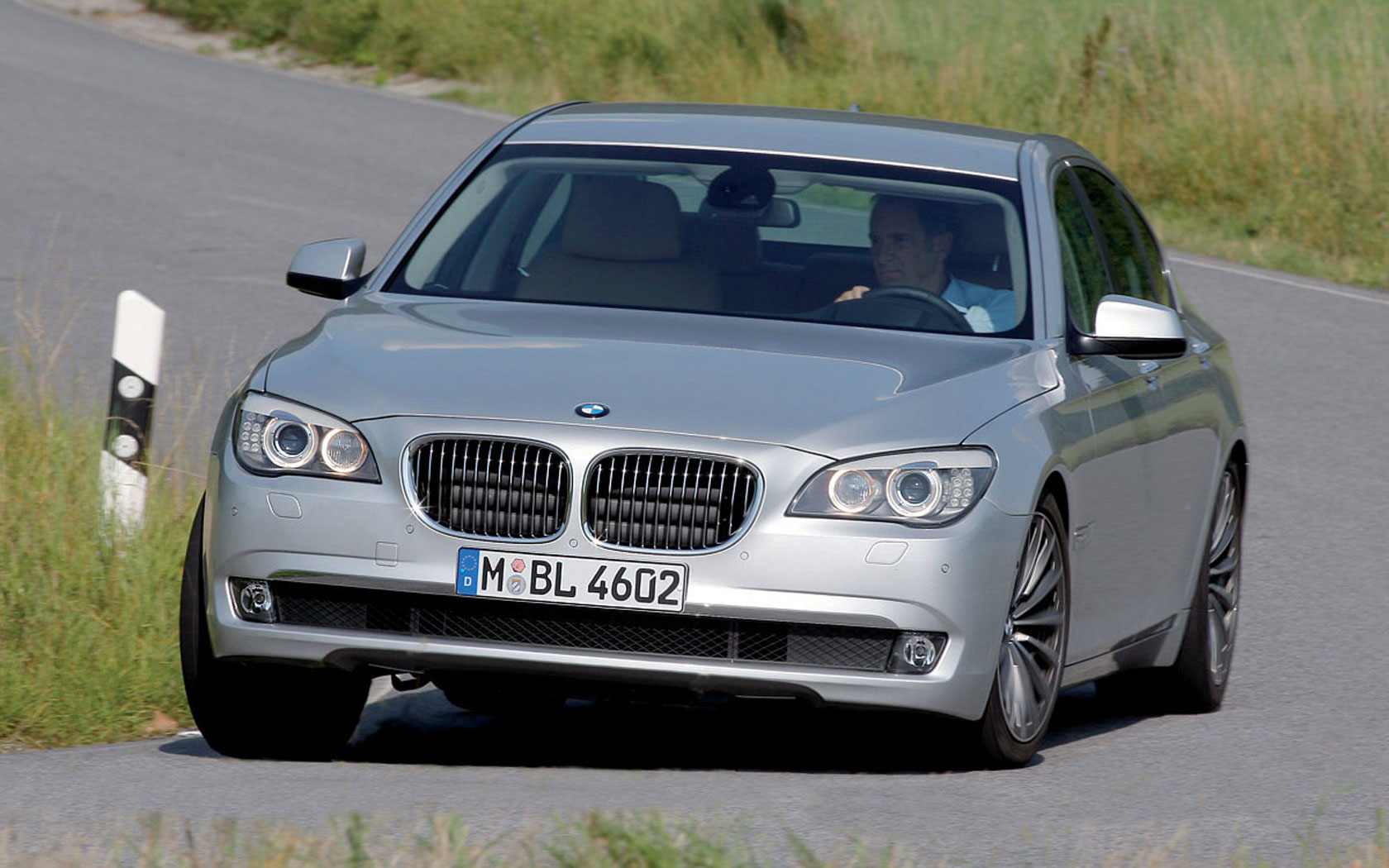  BMW 7-series (2008-2012)