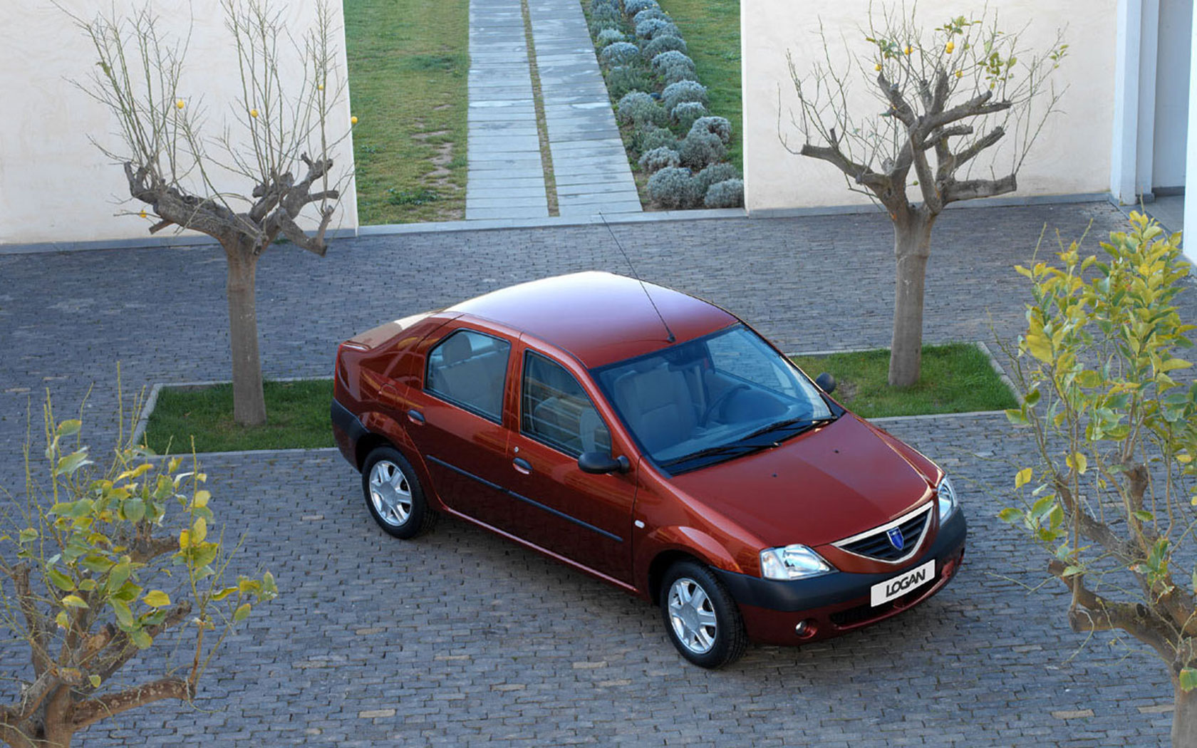  Dacia Logan (2004-2008)
