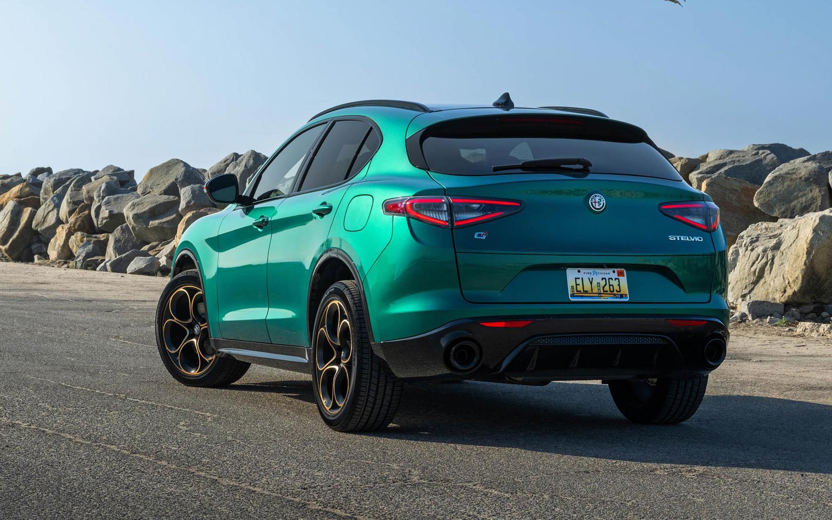 ���� Alfa Romeo Stelvio 