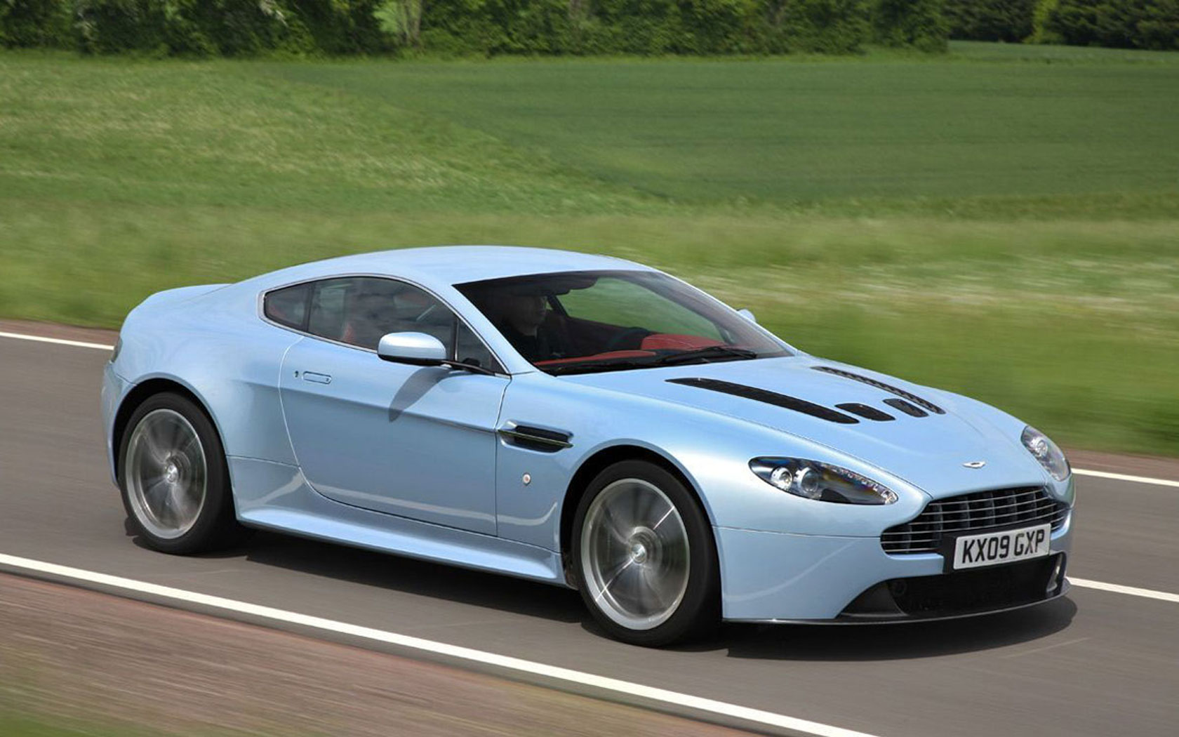  Aston Martin V12 Vantage 