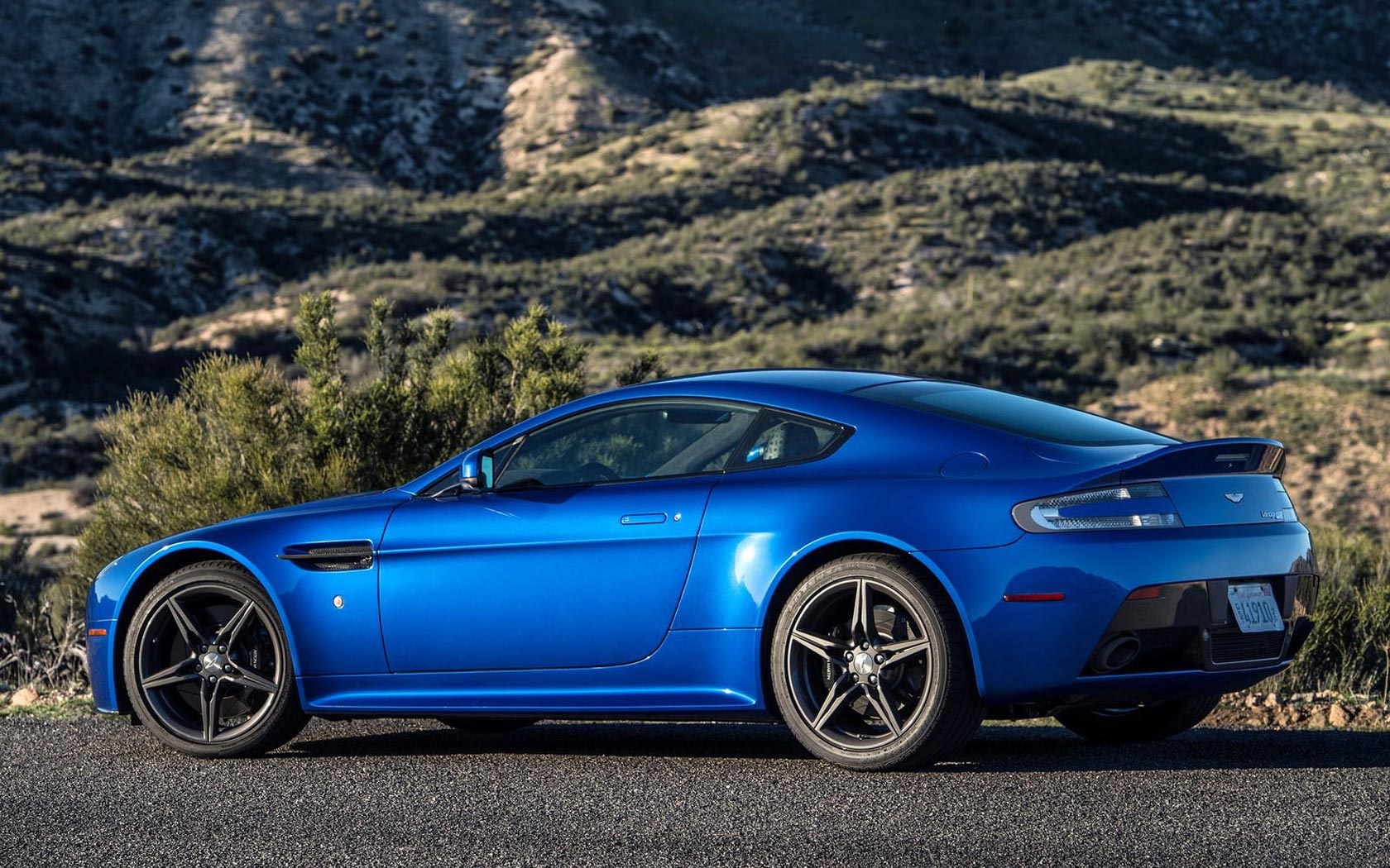  Aston Martin Vantage GTS 
