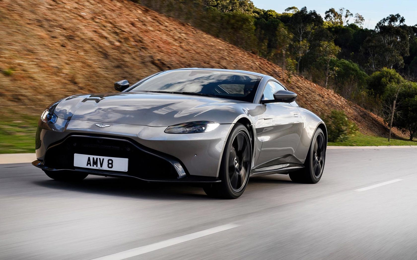  Aston Martin V8 Vantage 