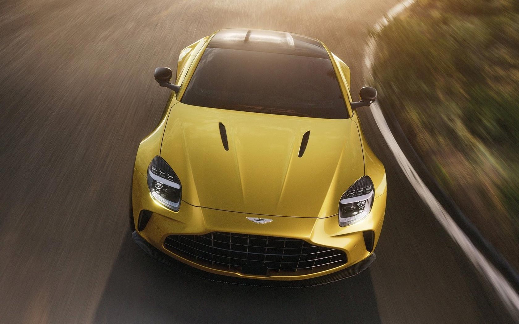  Aston Martin Vantage 