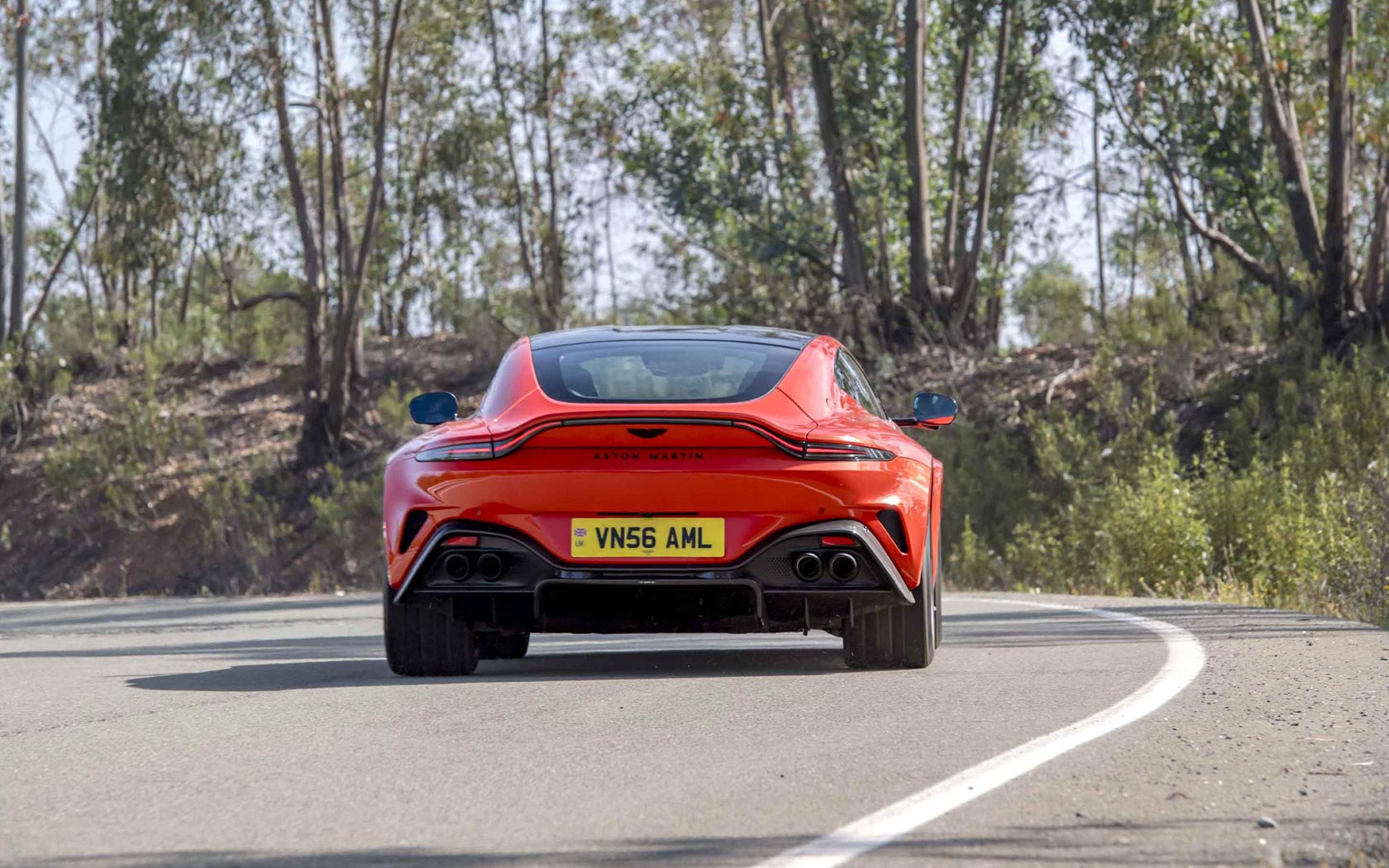  Aston Martin Vantage 