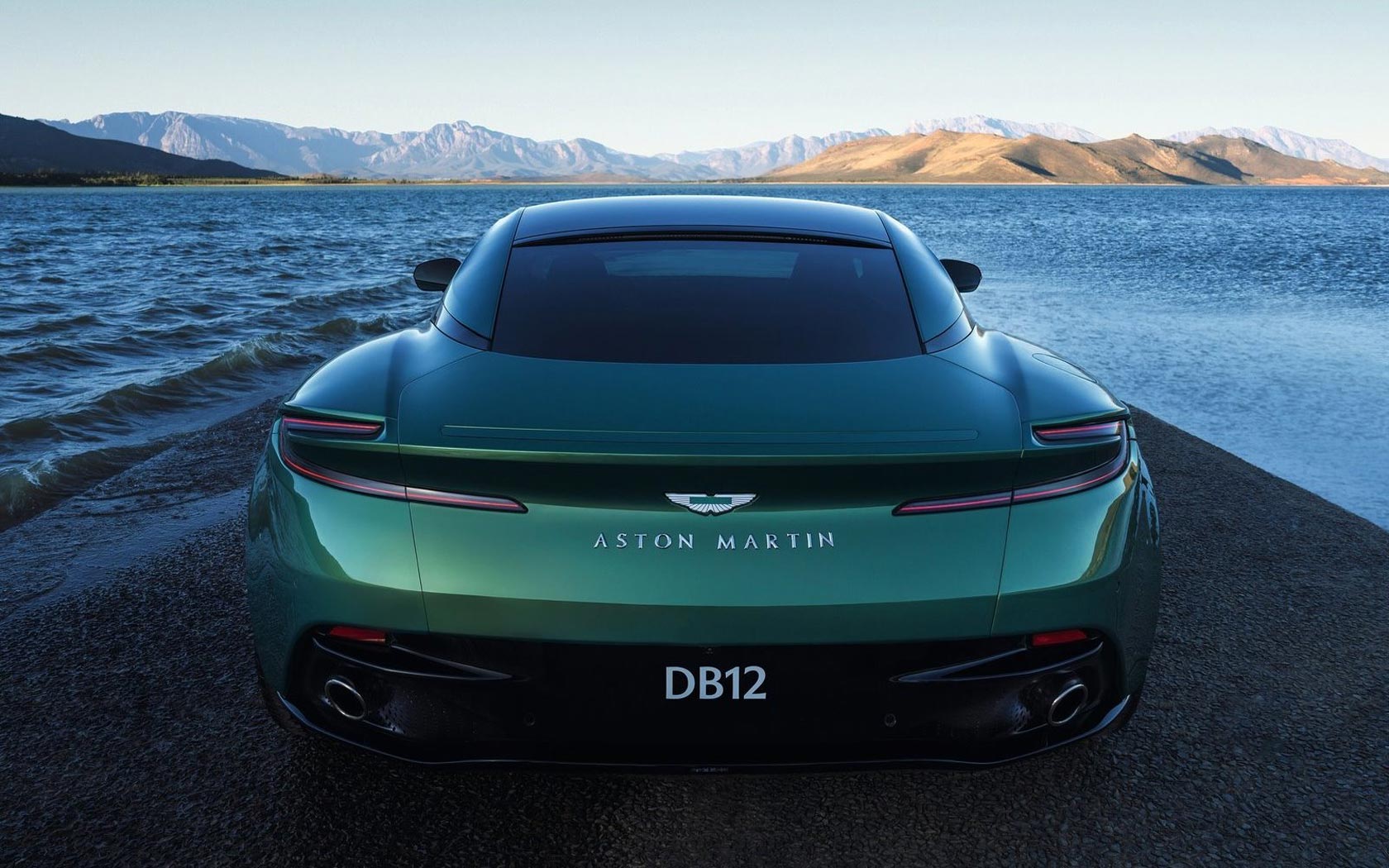  Aston Martin DB12 