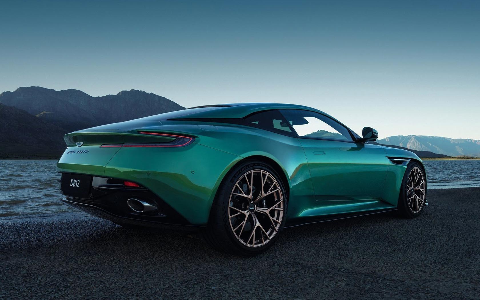 Aston Martin 2022