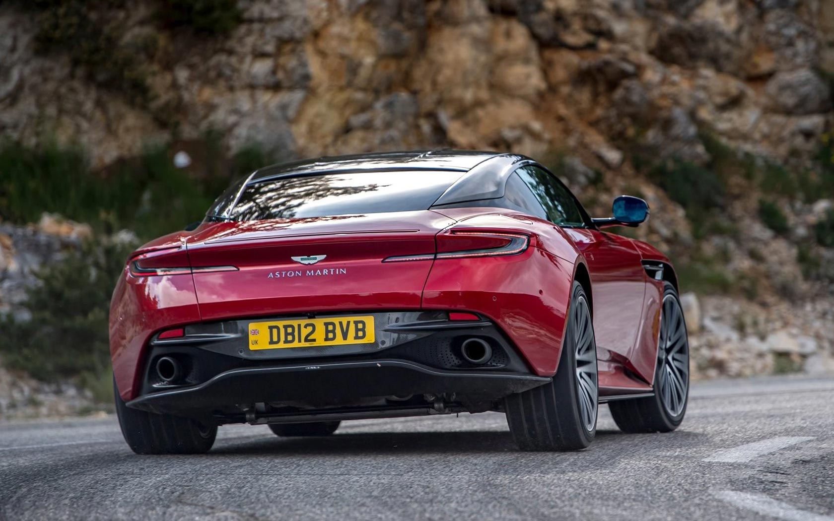  Aston Martin DB12 