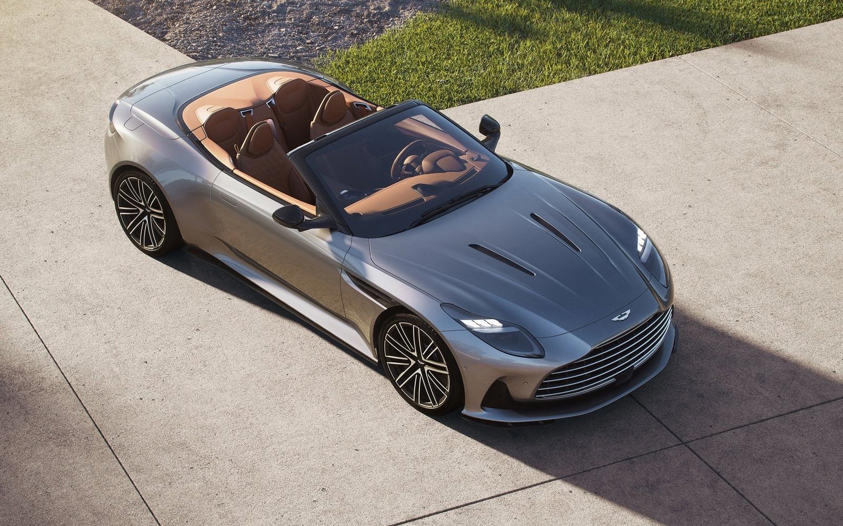  Aston Martin DB12 Volante 