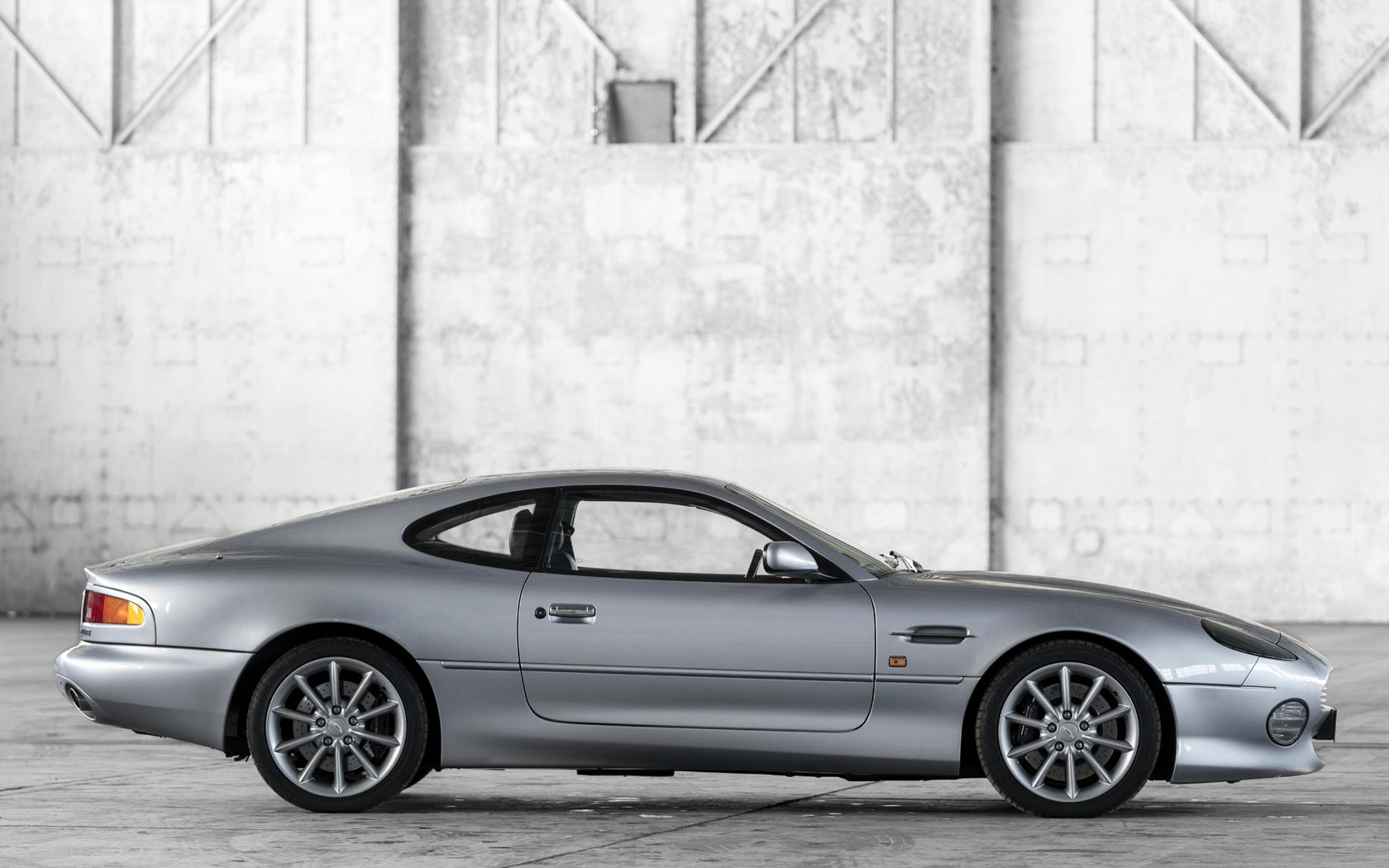  Aston Martin DB7 Vantage 