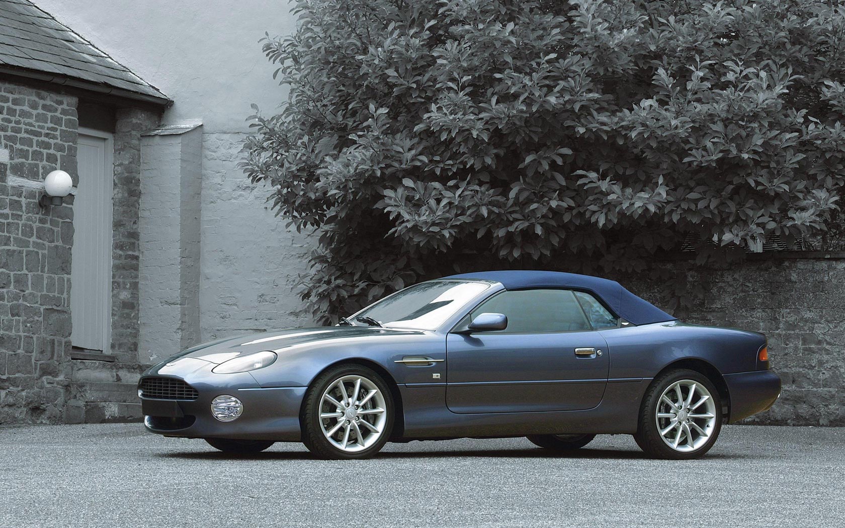  Aston Martin DB7 Volante 