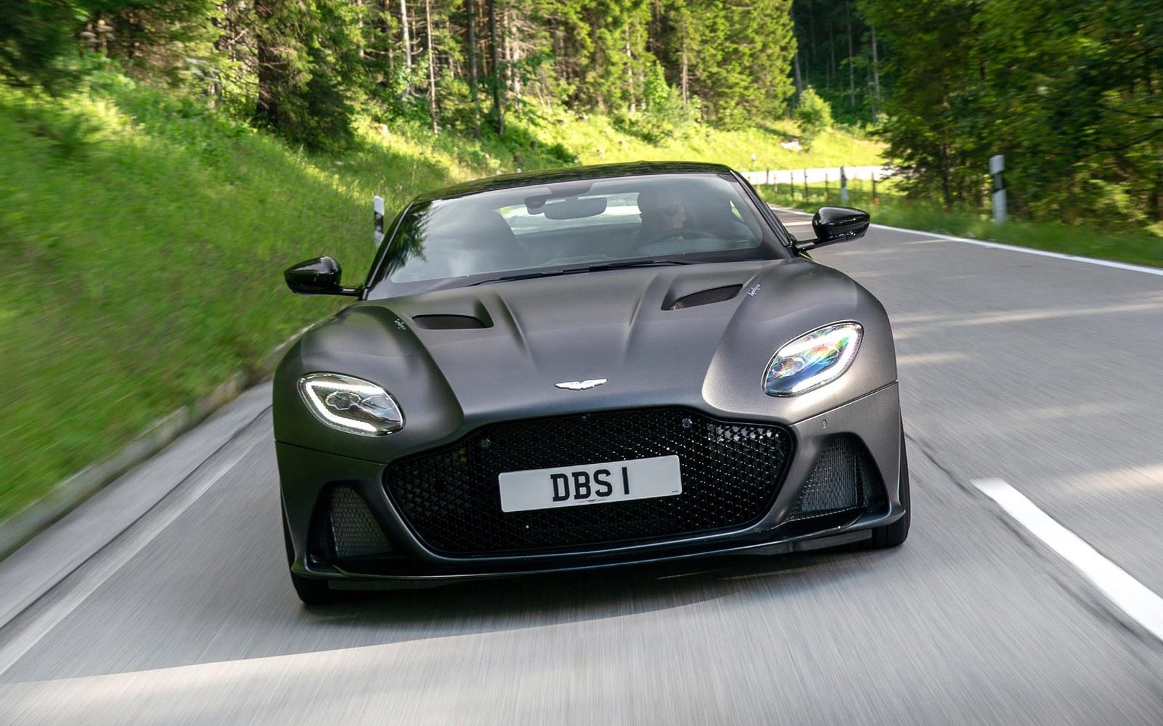  Aston Martin DBS Superleggera 