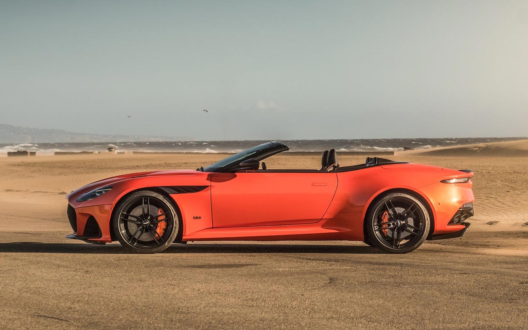  Aston Martin DBS Superleggera Volante 