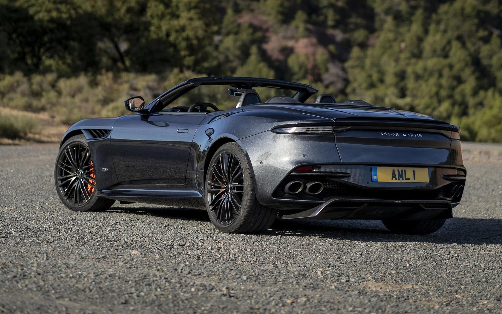  Aston Martin DBS Superleggera Volante 