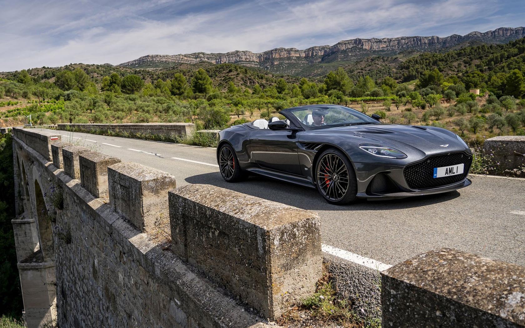  Aston Martin DBS Superleggera Volante 