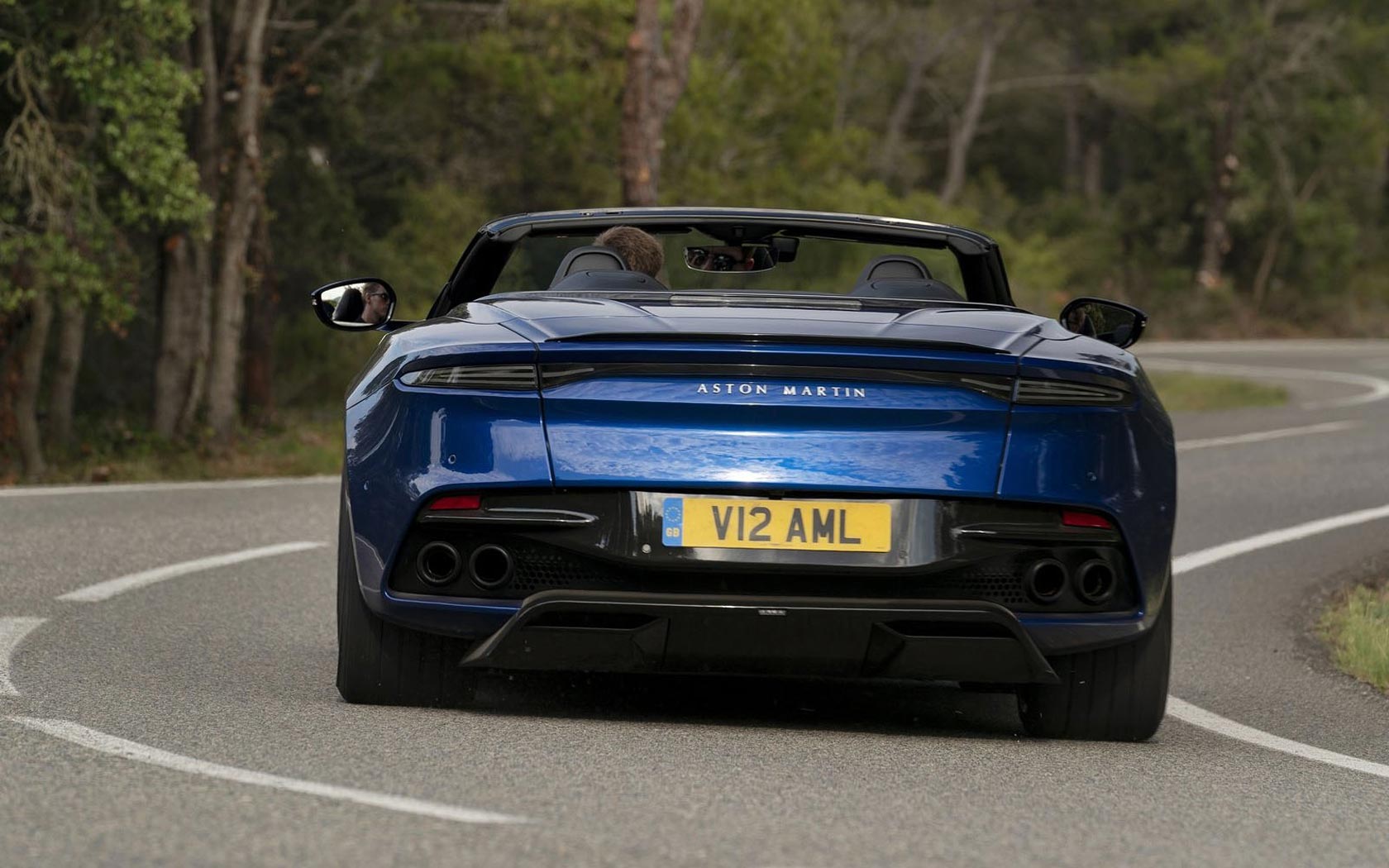  Aston Martin DBS Superleggera Volante 