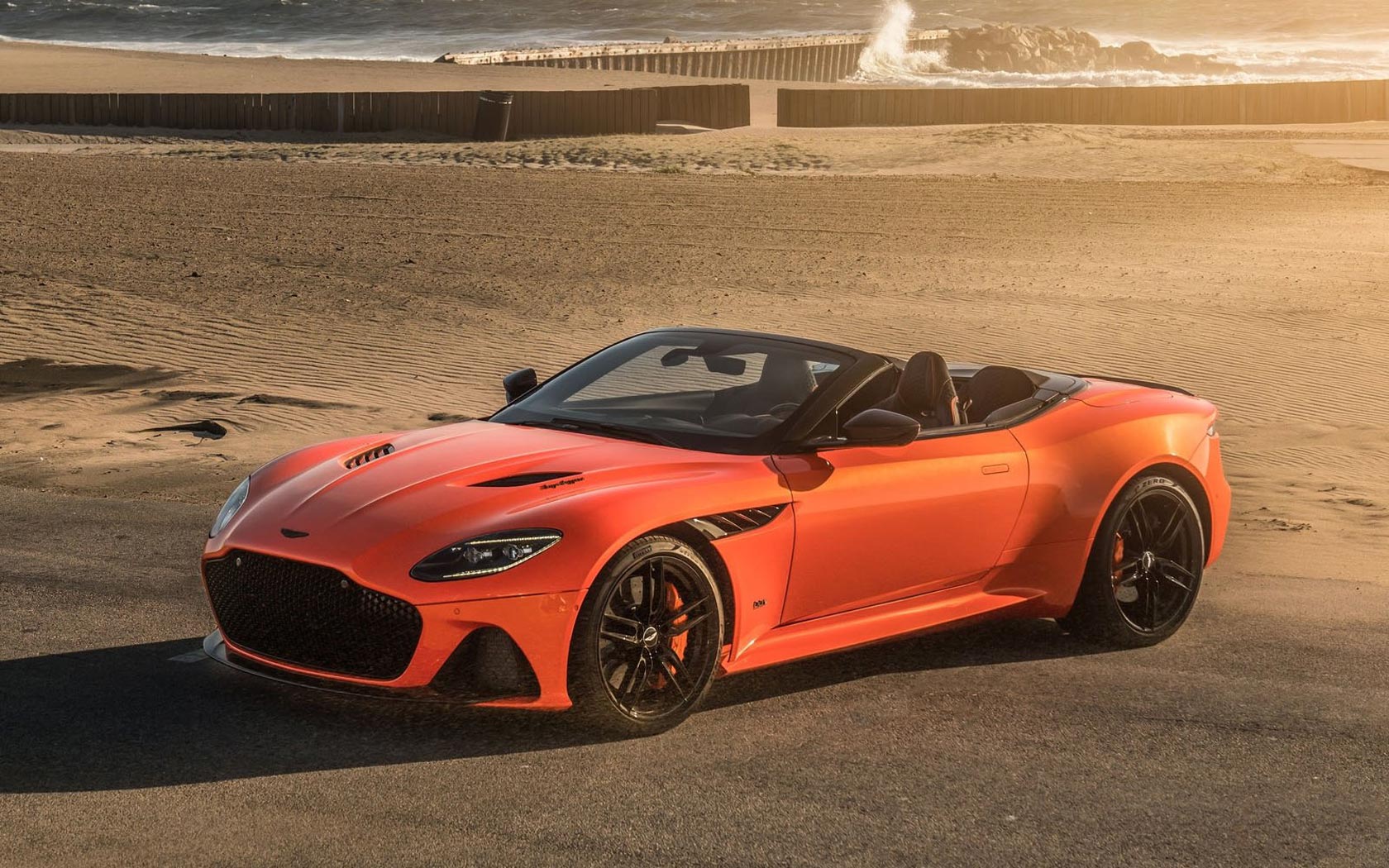  Aston Martin DBS Superleggera Volante 