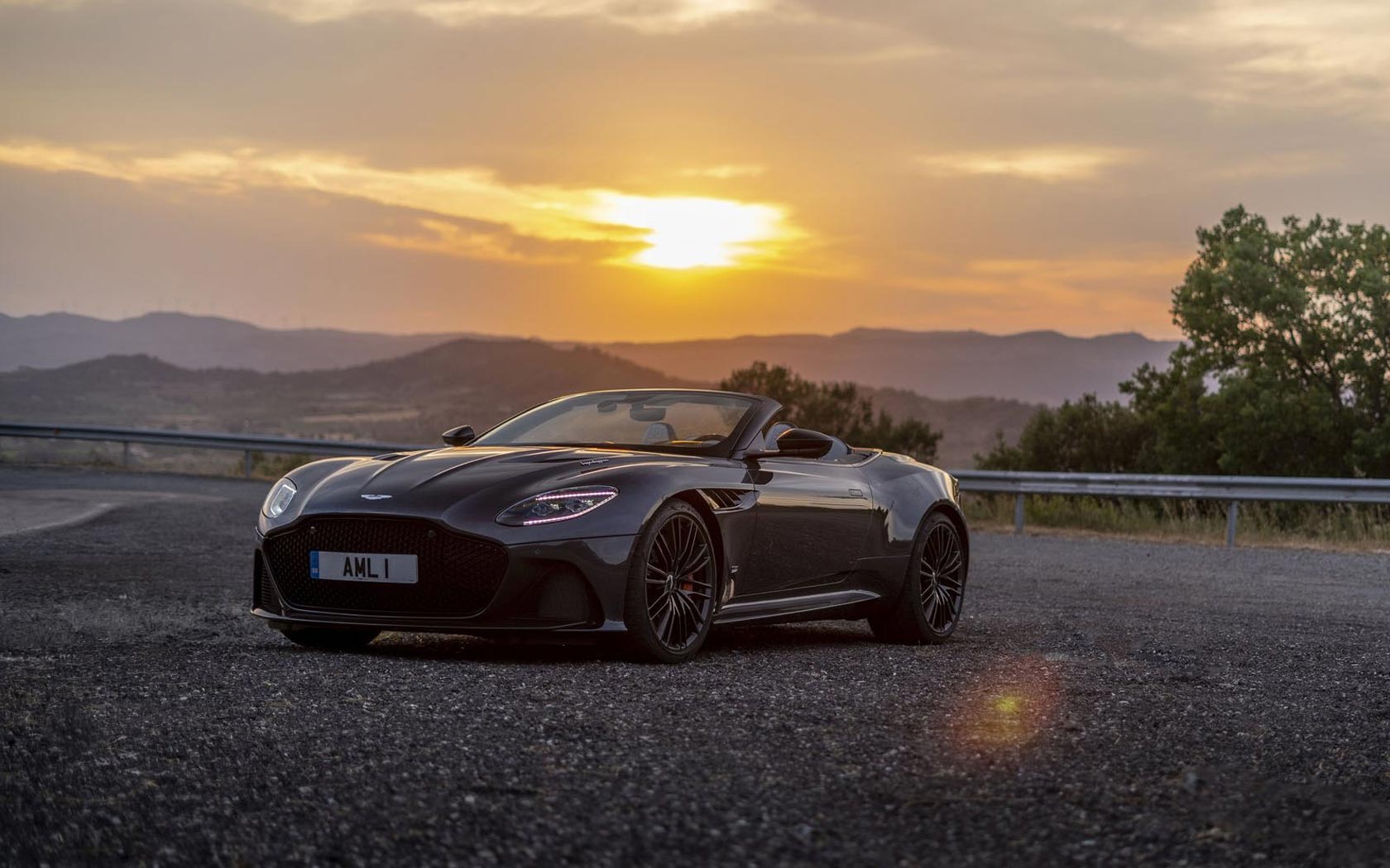  Aston Martin DBS Superleggera Volante 