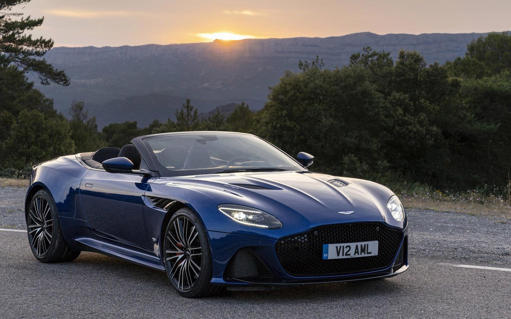  Aston Martin DBS Superleggera Volante 