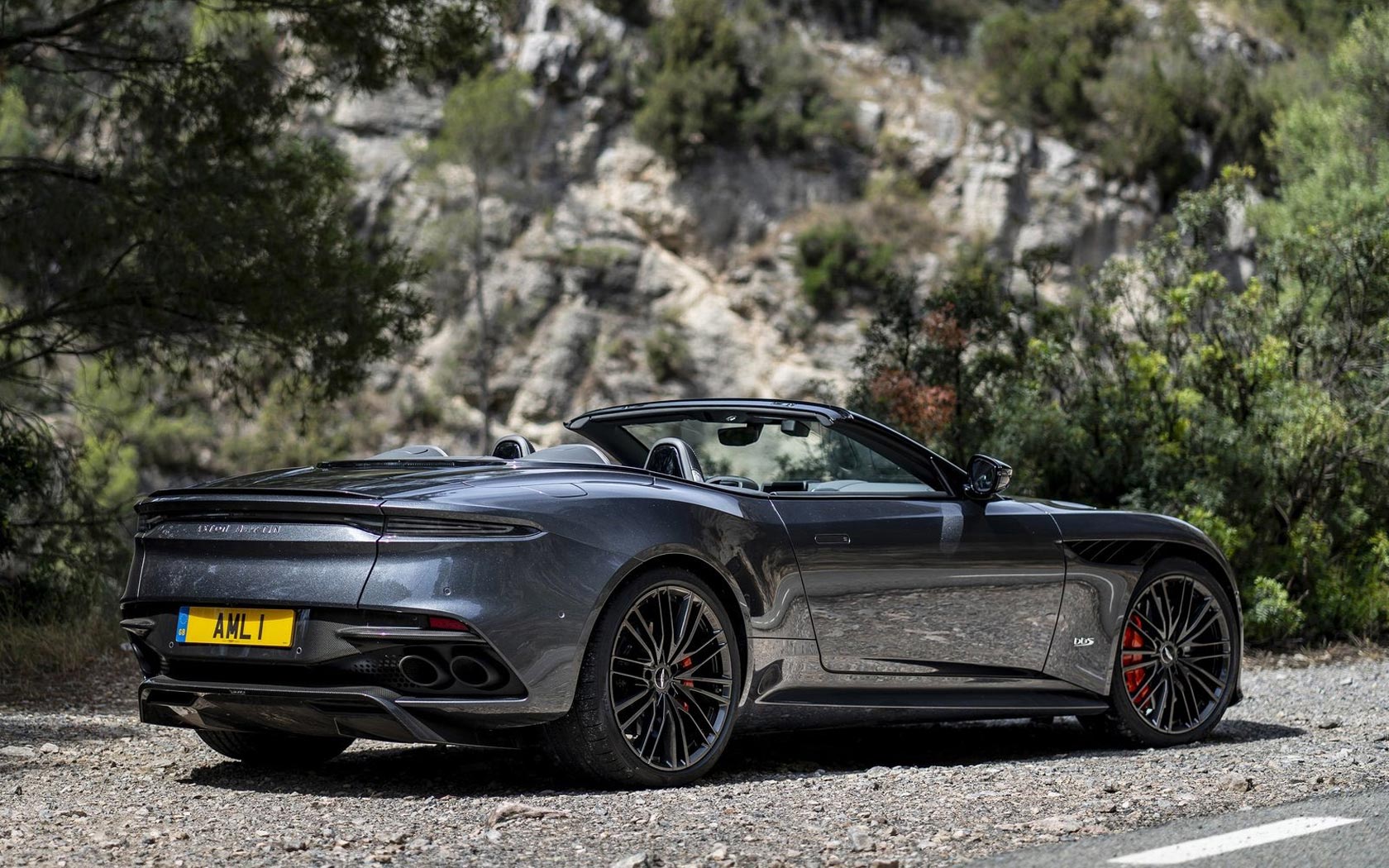  Aston Martin DBS Superleggera Volante 