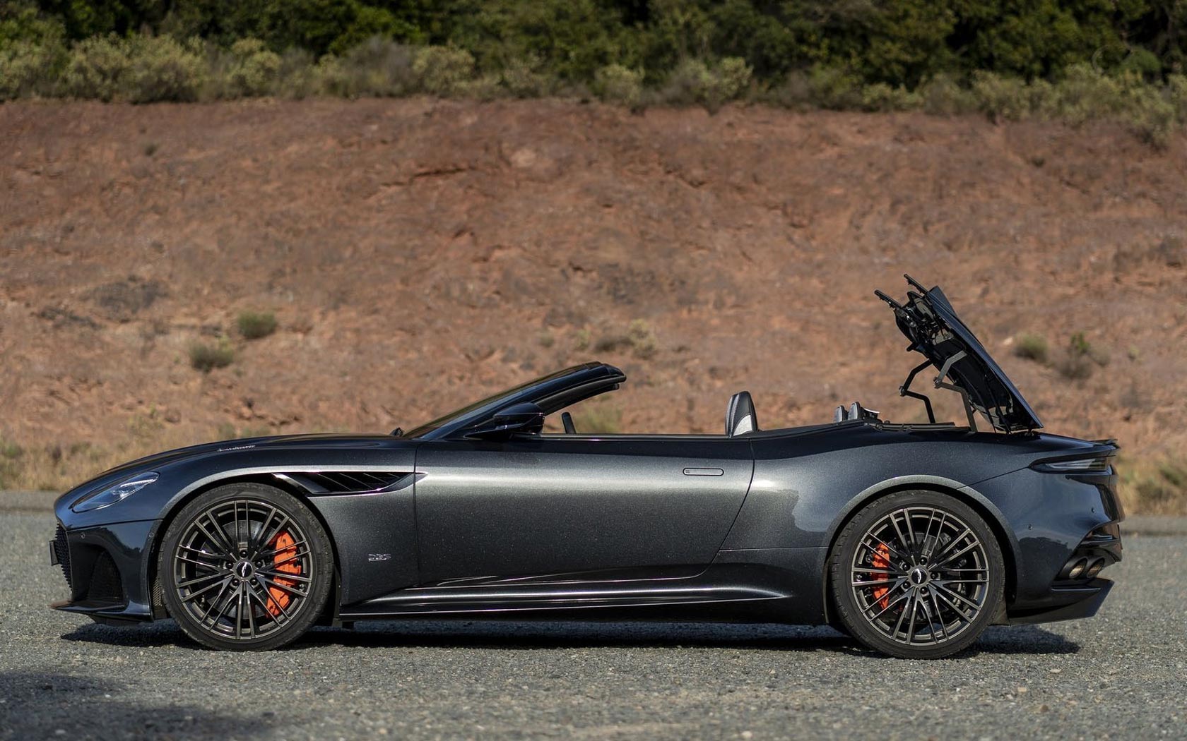  Aston Martin DBS Superleggera Volante 