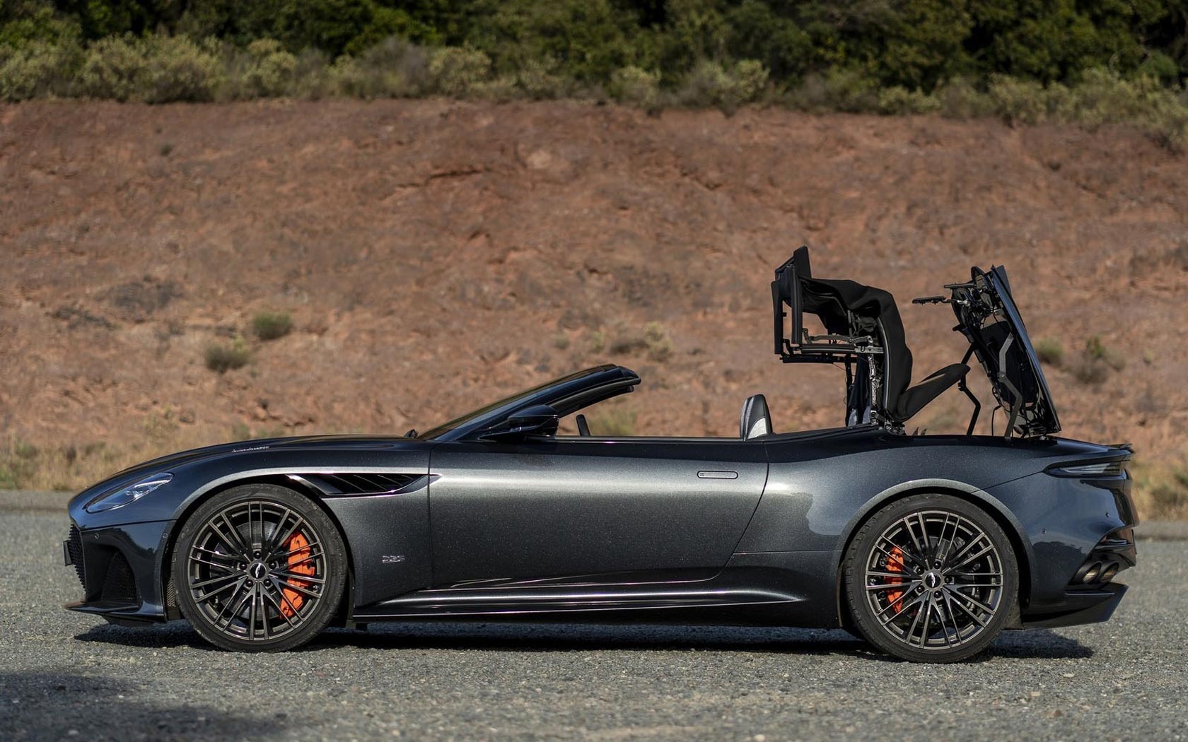  Aston Martin DBS Superleggera Volante 