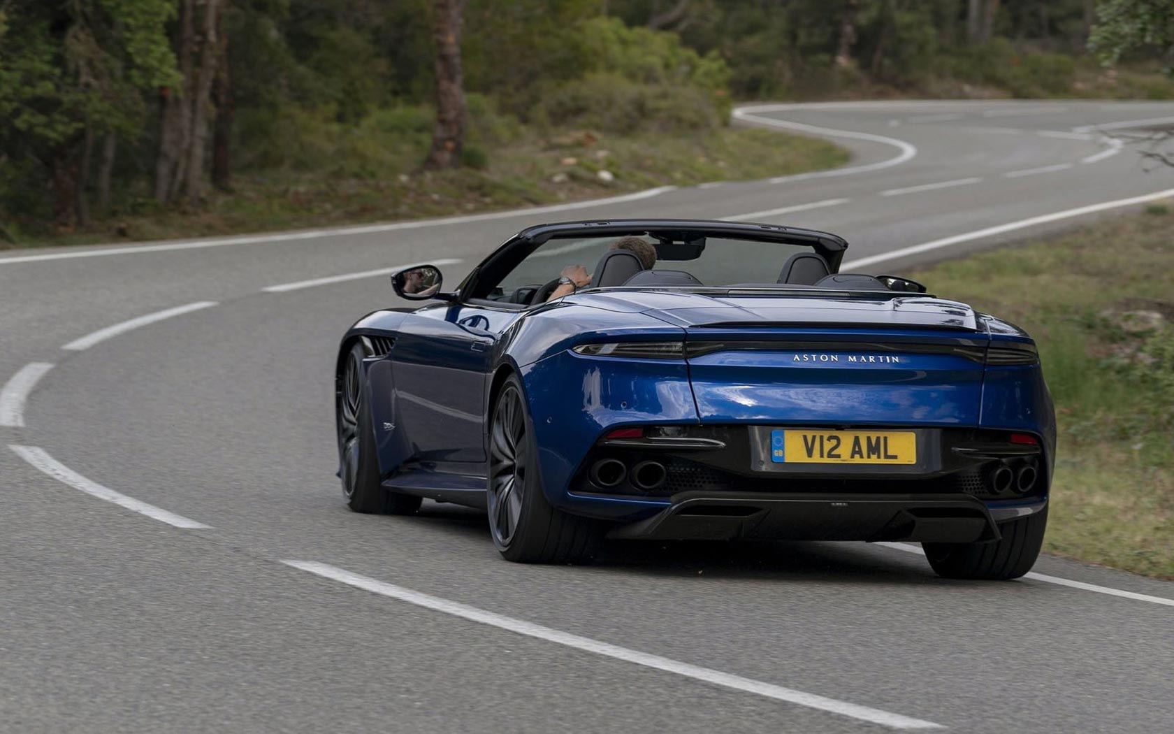  Aston Martin DBS Superleggera Volante 