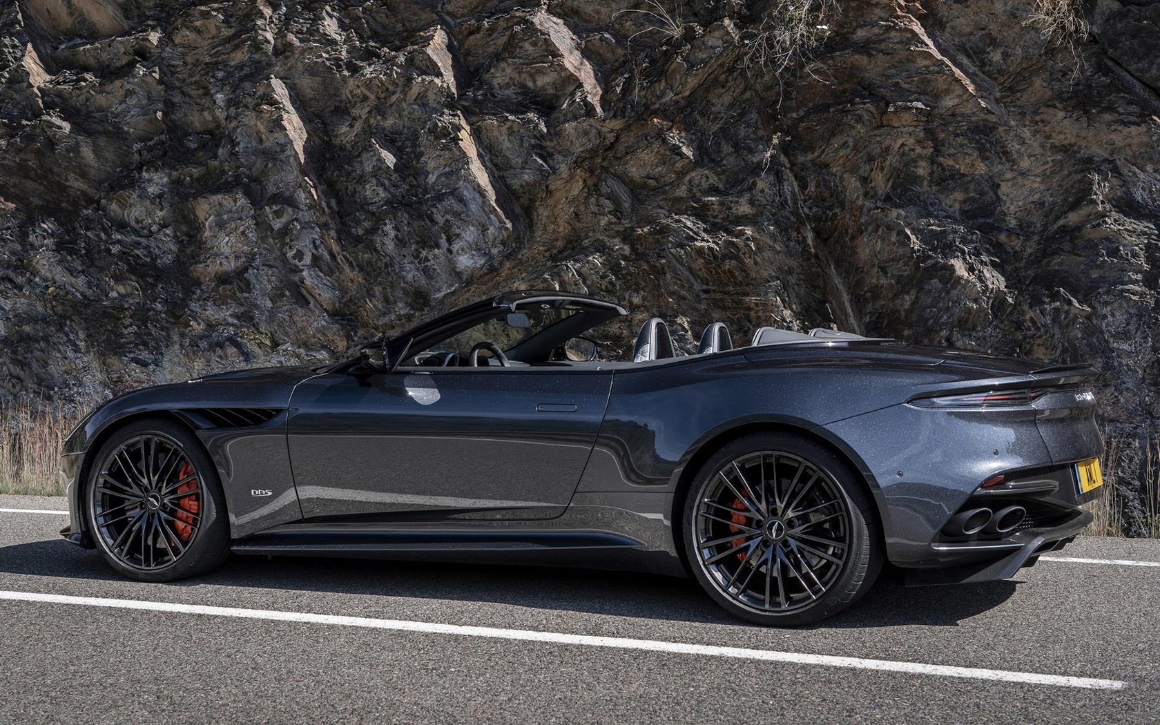  Aston Martin DBS Superleggera Volante 