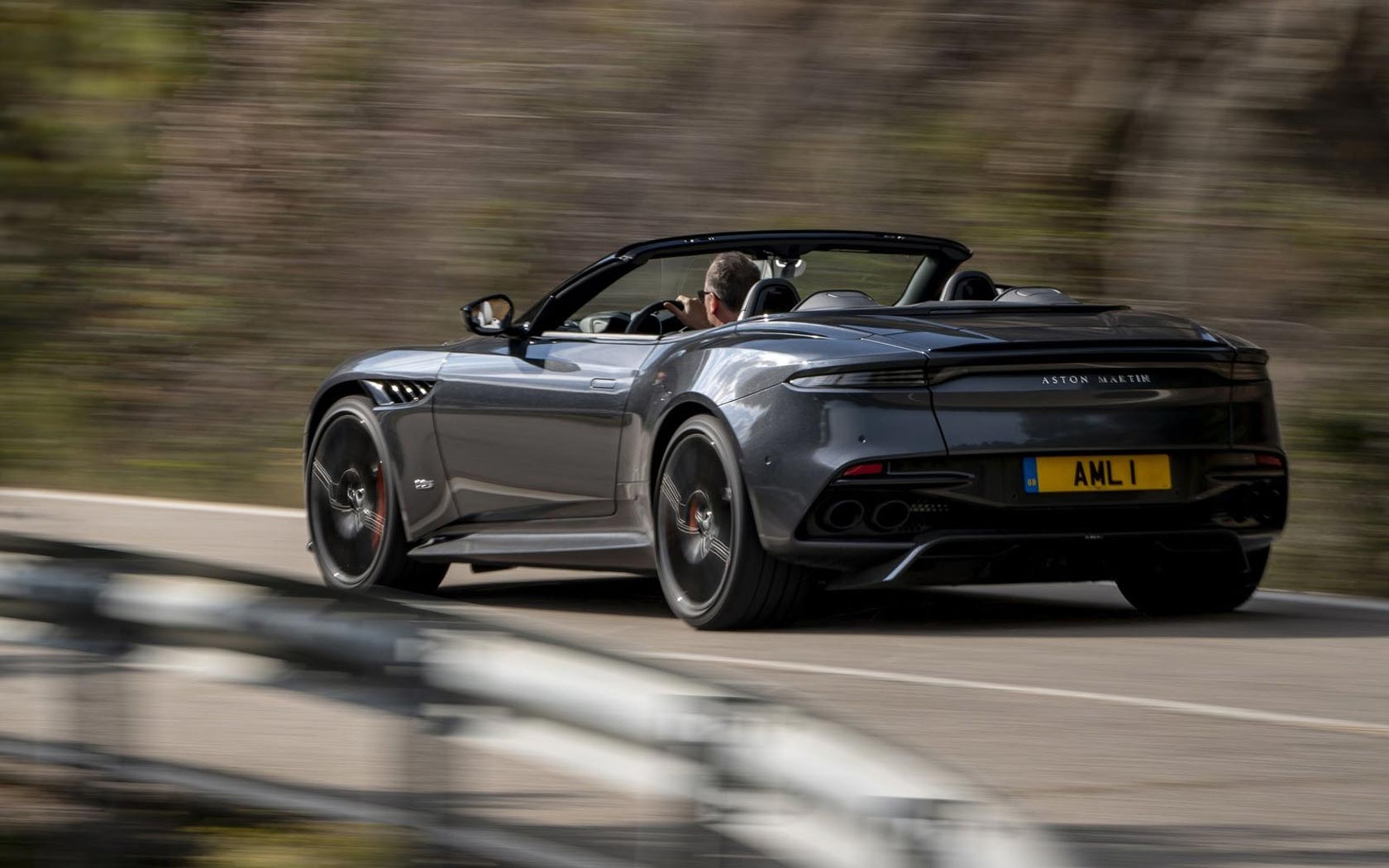  Aston Martin DBS Superleggera Volante 