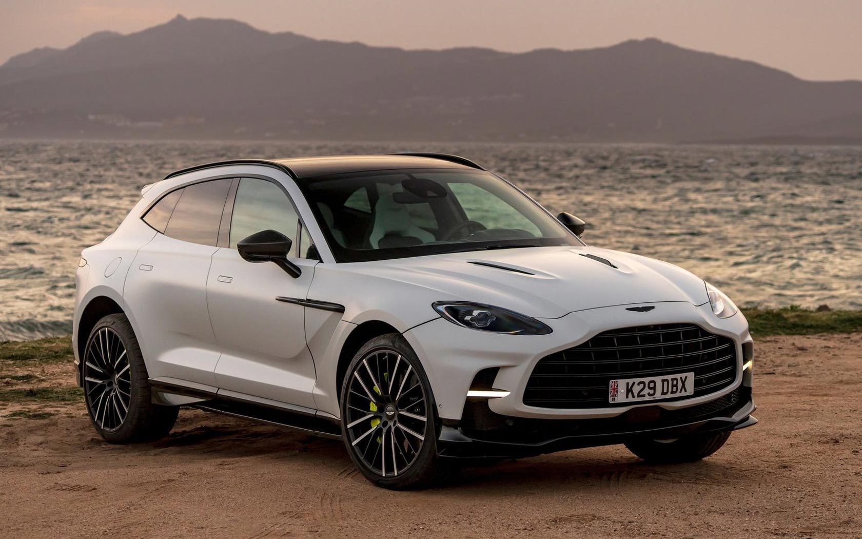  Aston Martin DBX707 