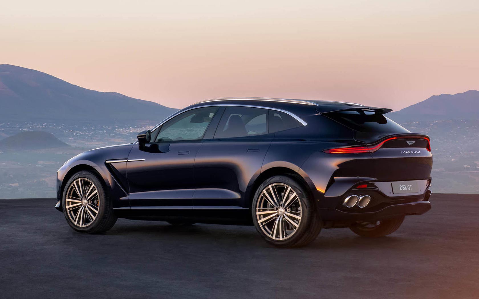 ���� Aston Martin DBX GT 