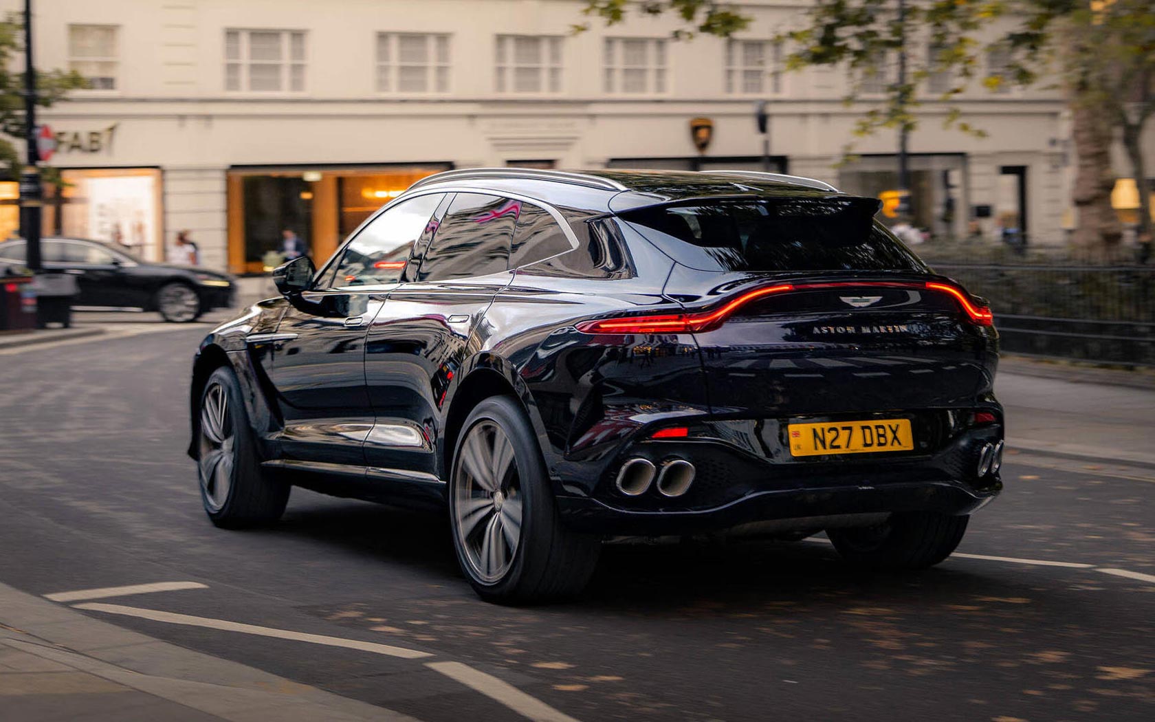 ���� Aston Martin DBX GT 