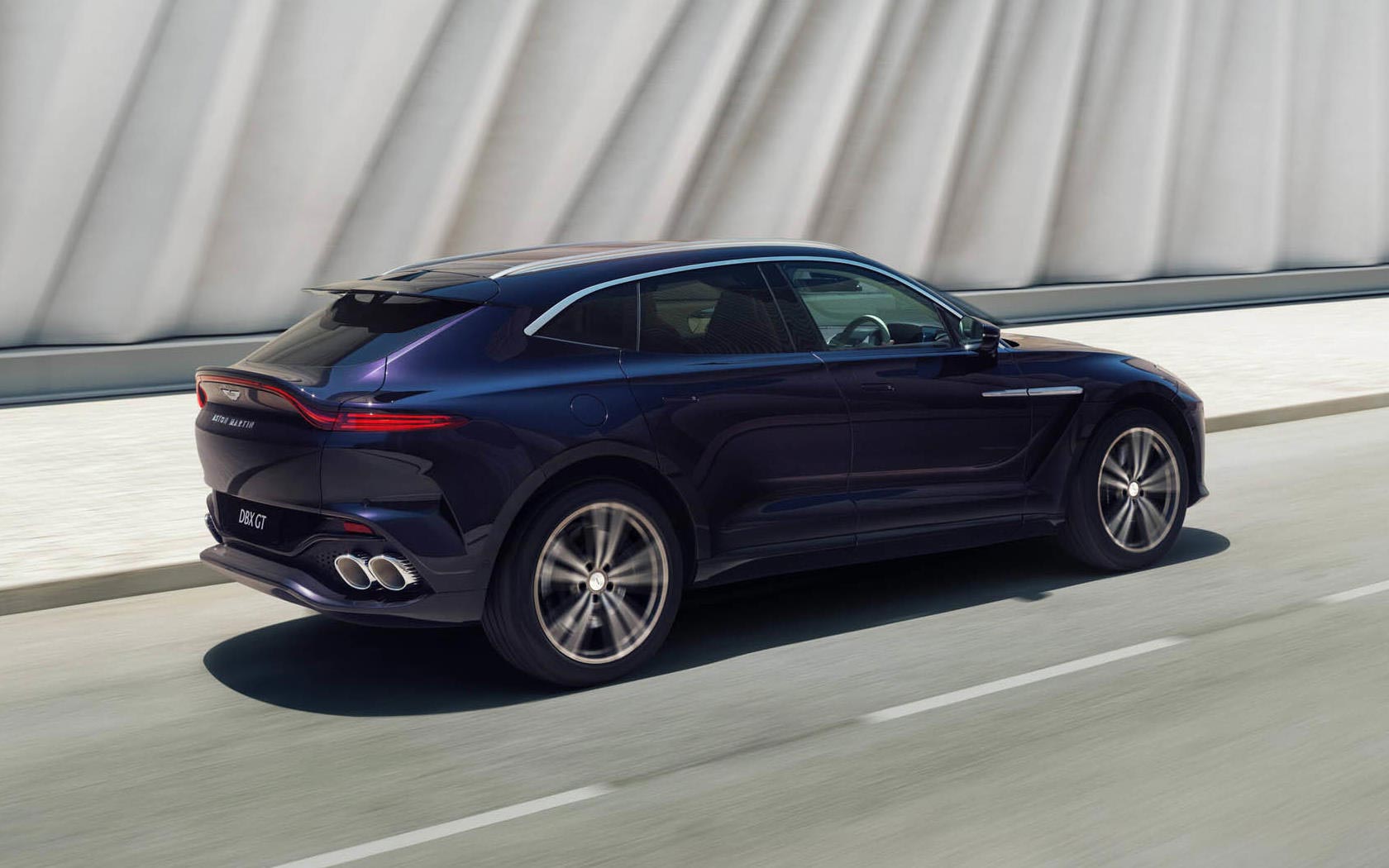 ���� Aston Martin DBX GT 