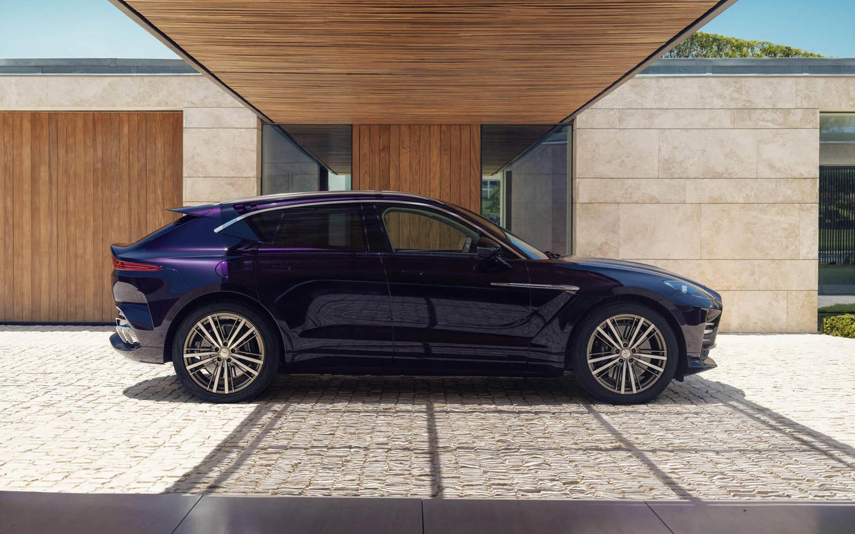 ���� Aston Martin DBX GT 