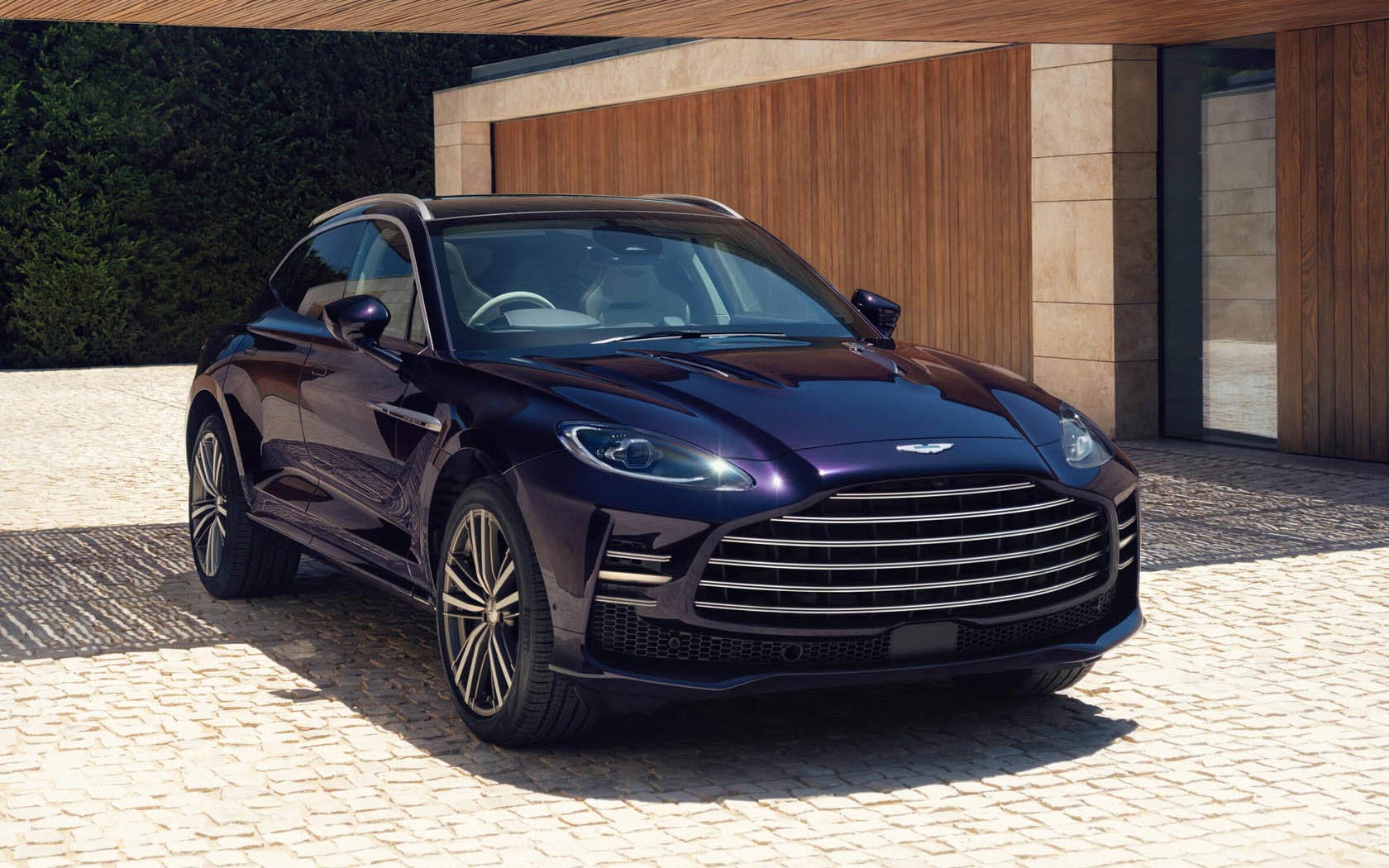���� Aston Martin DBX GT 