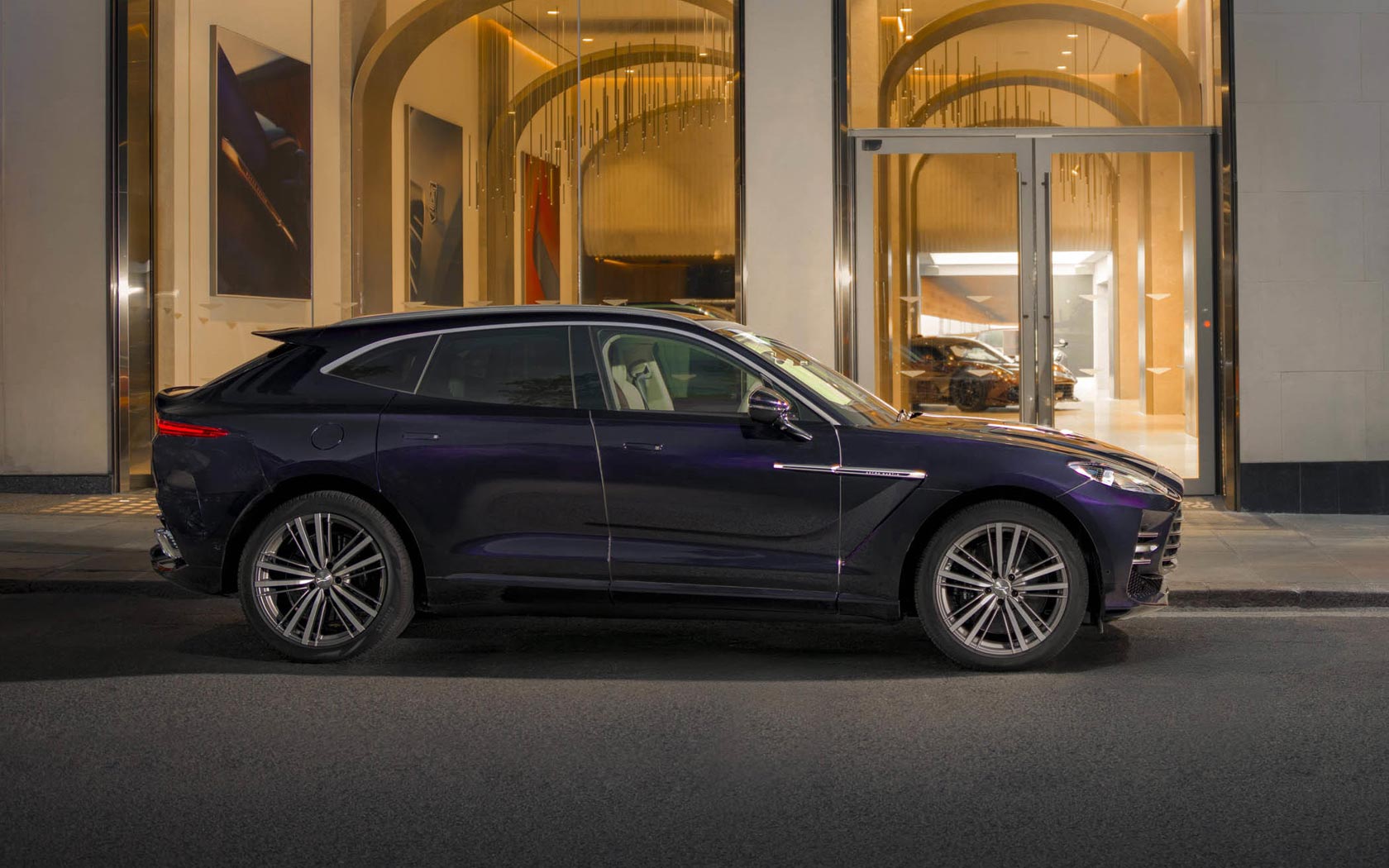 ���� Aston Martin DBX GT 