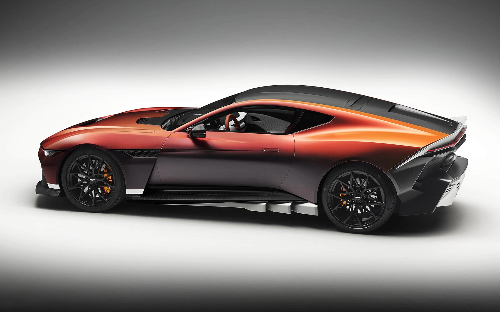 ���� Aston Martin Valen 