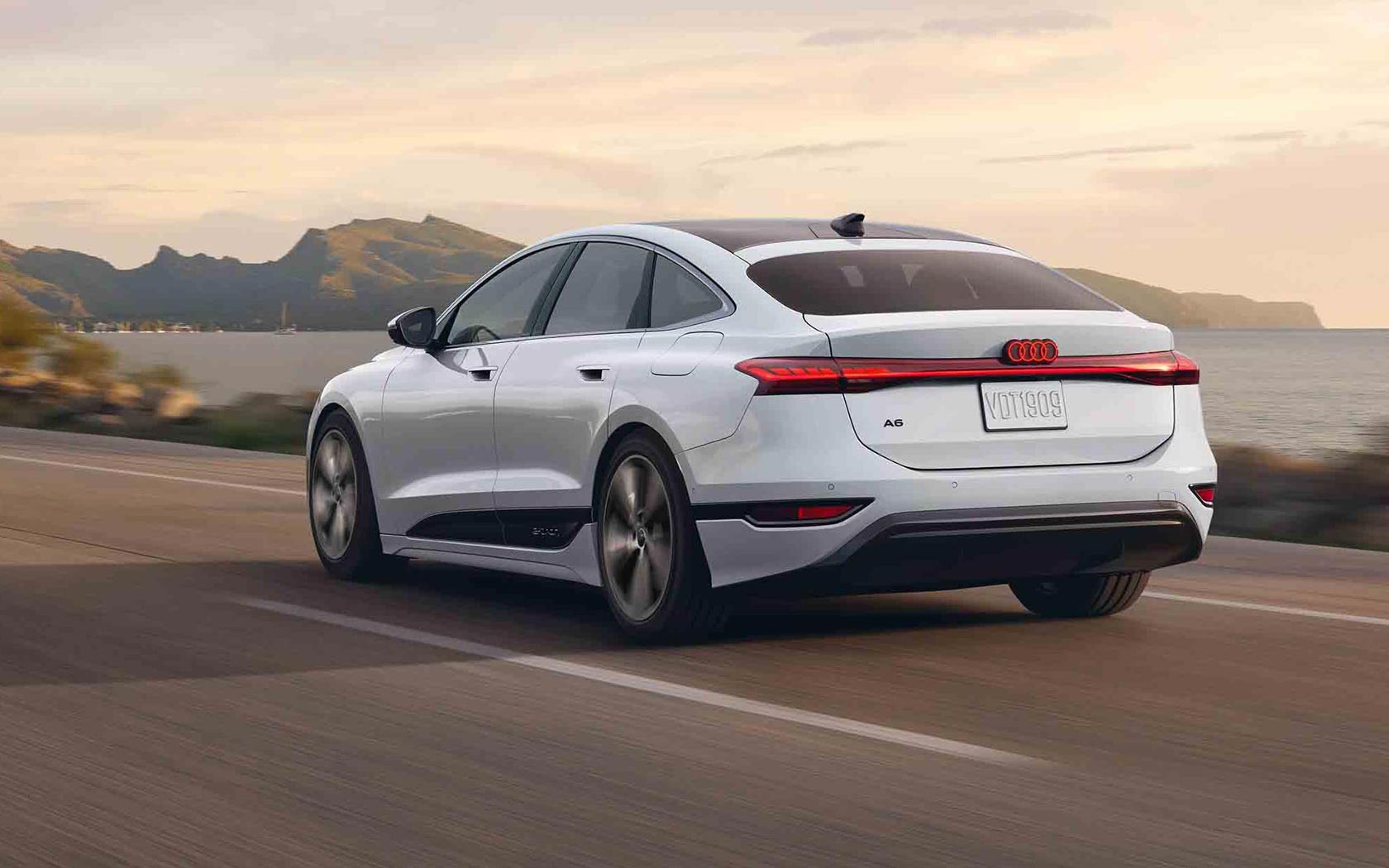  Audi A6 e-tron 