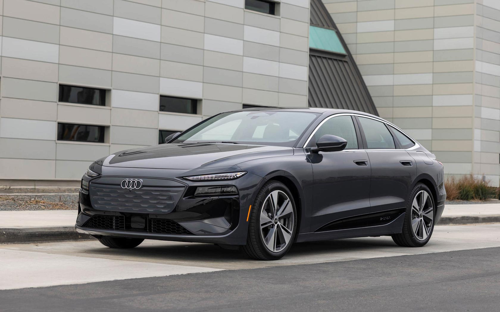 ���� Audi A6 e-tron 