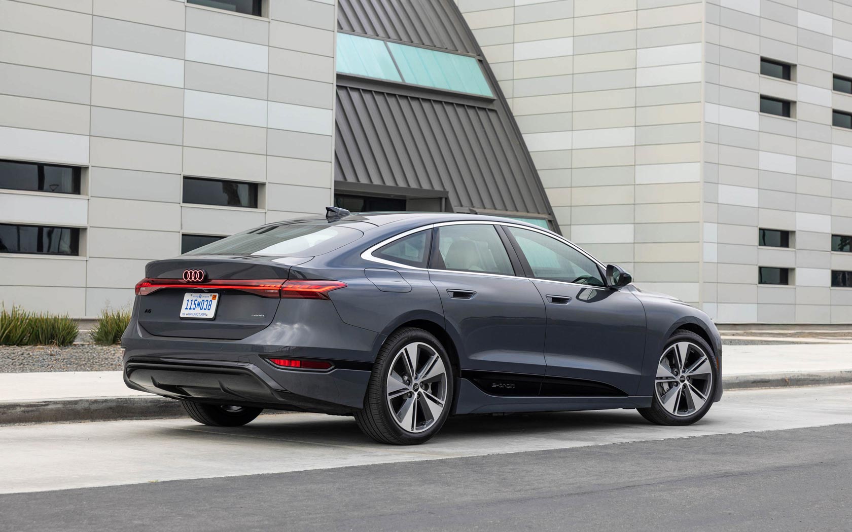 ���� Audi A6 e-tron 