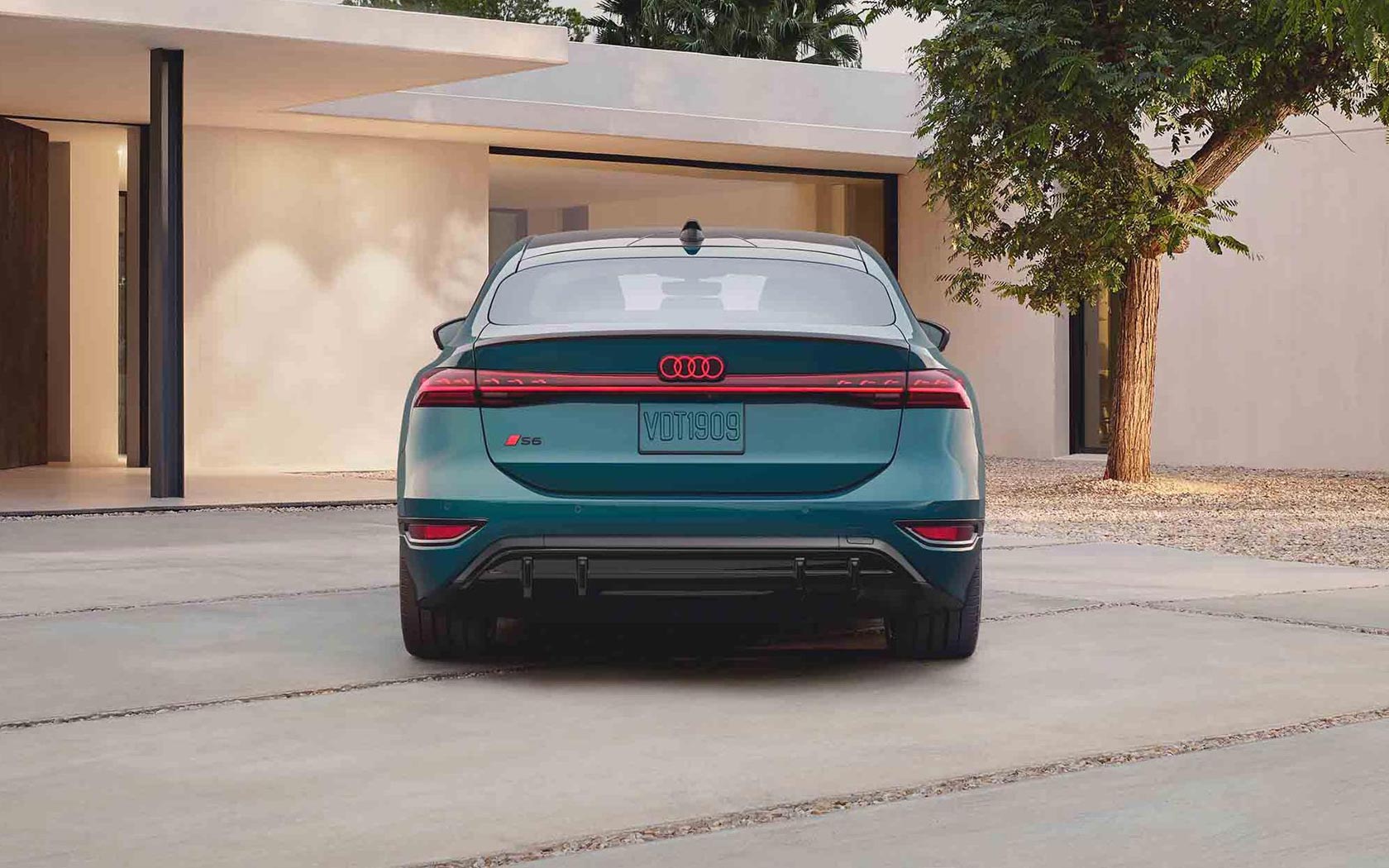  Audi S6 e-tron 