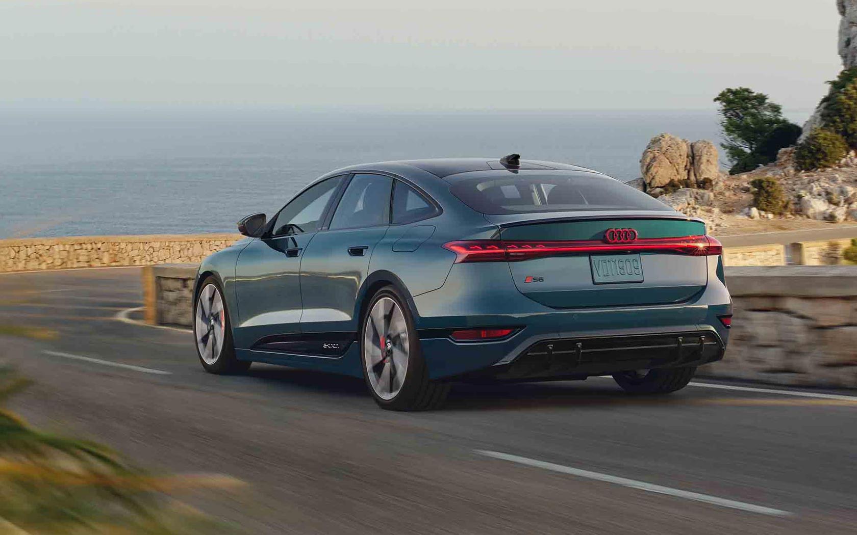 Audi S6 e-tron 