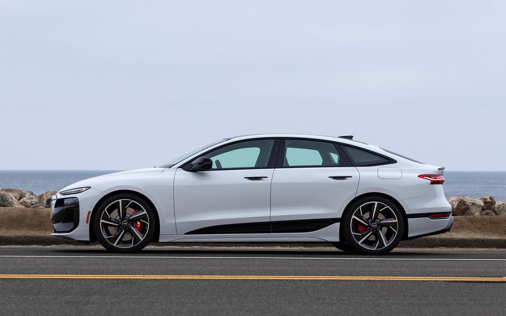���� Audi S6 e-tron 