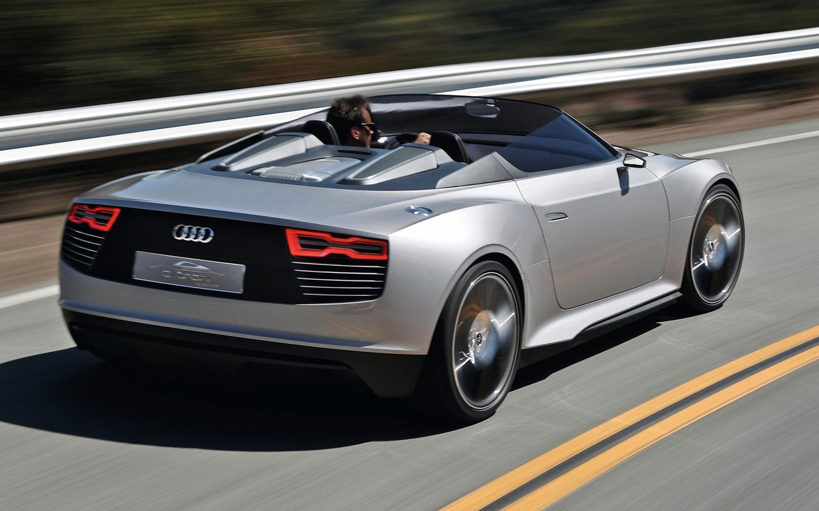  Audi E-tron Spyder Concept 
