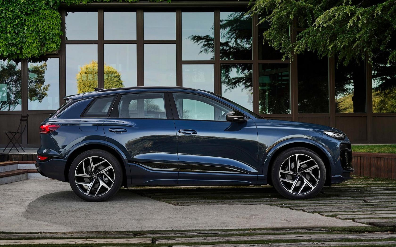  Audi Q6 e-tron 