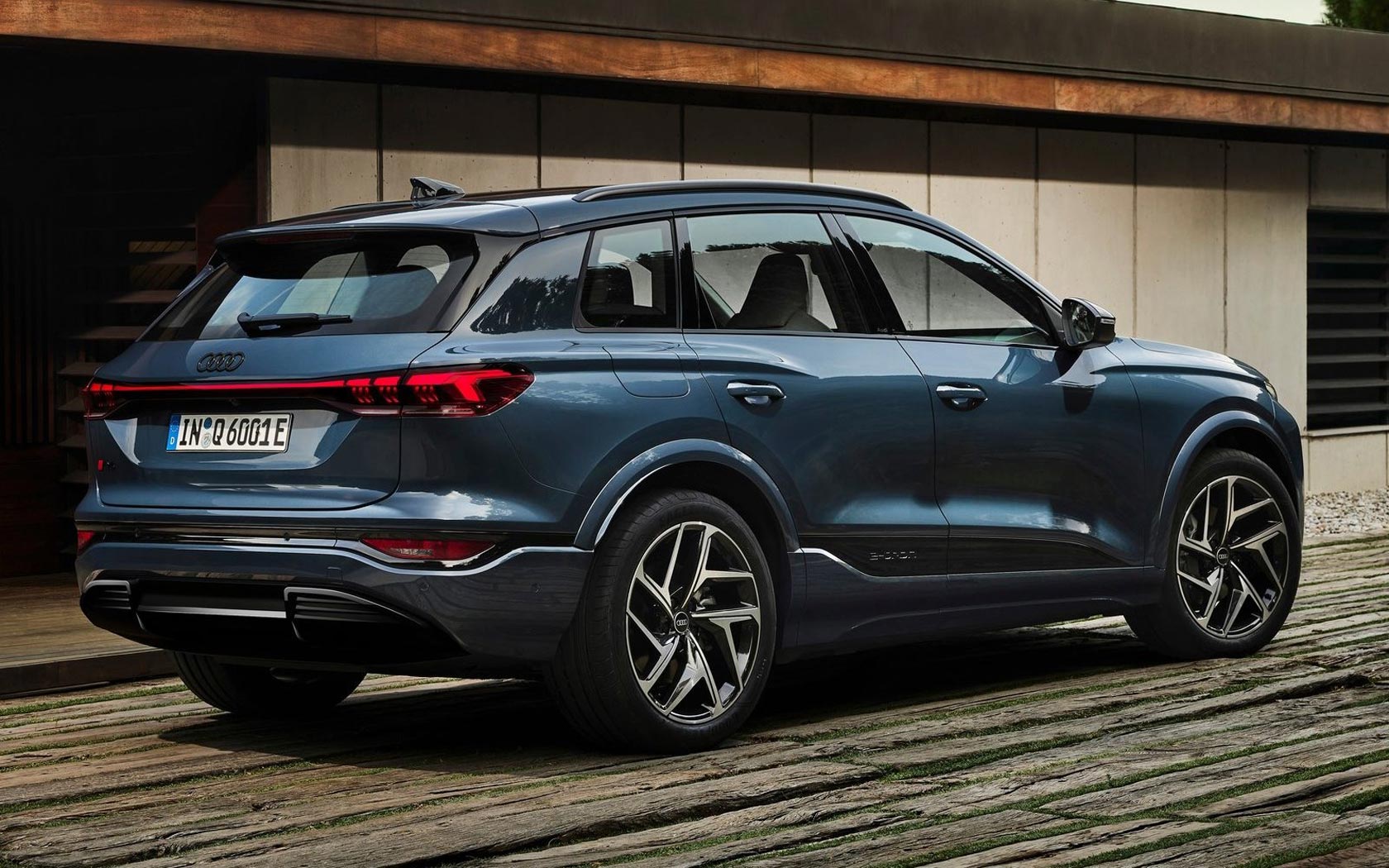  Audi Q6 e-tron 