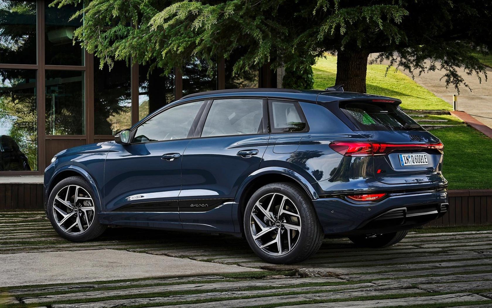  Audi Q6 e-tron 