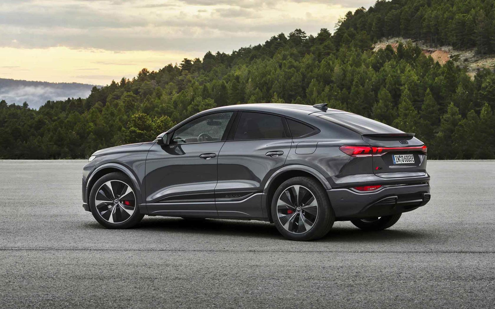  Audi Q6 Sportback e-tron 