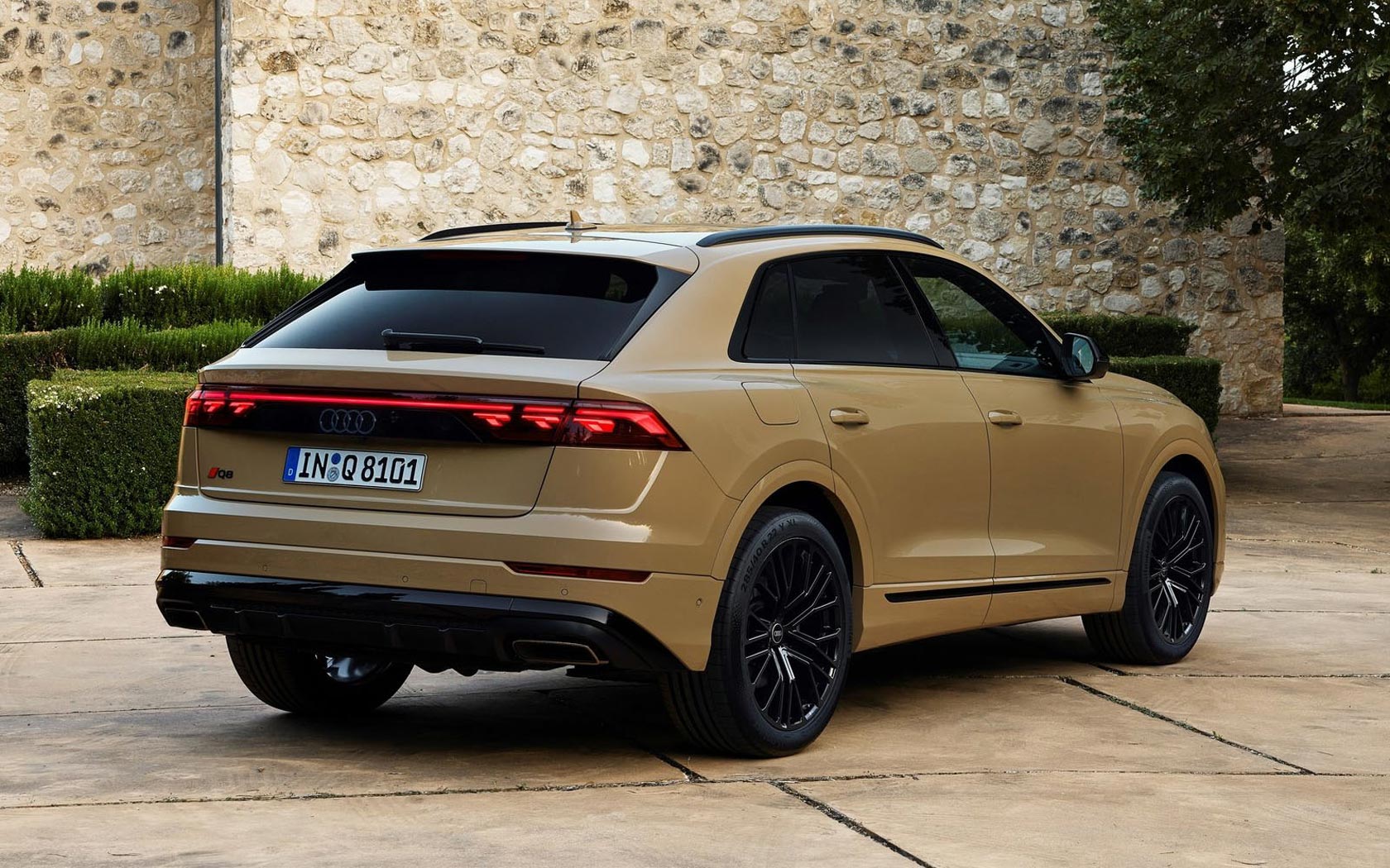  Audi Q8 