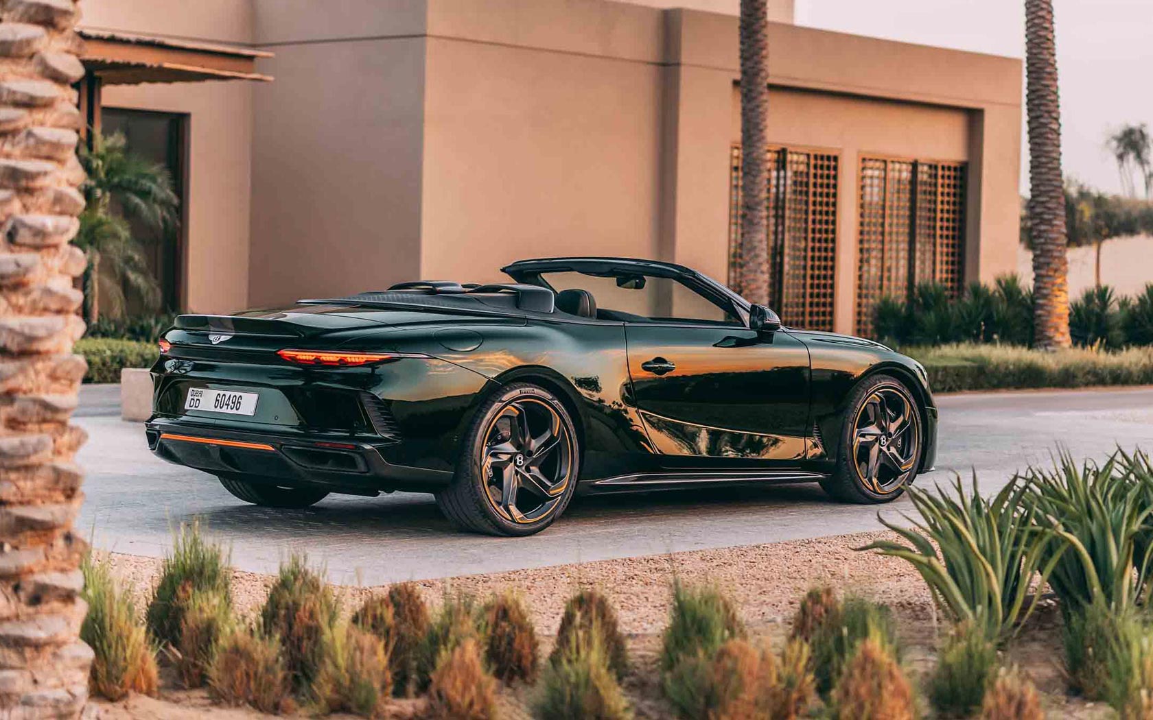  Bentley Mulliner Batur Convertible 