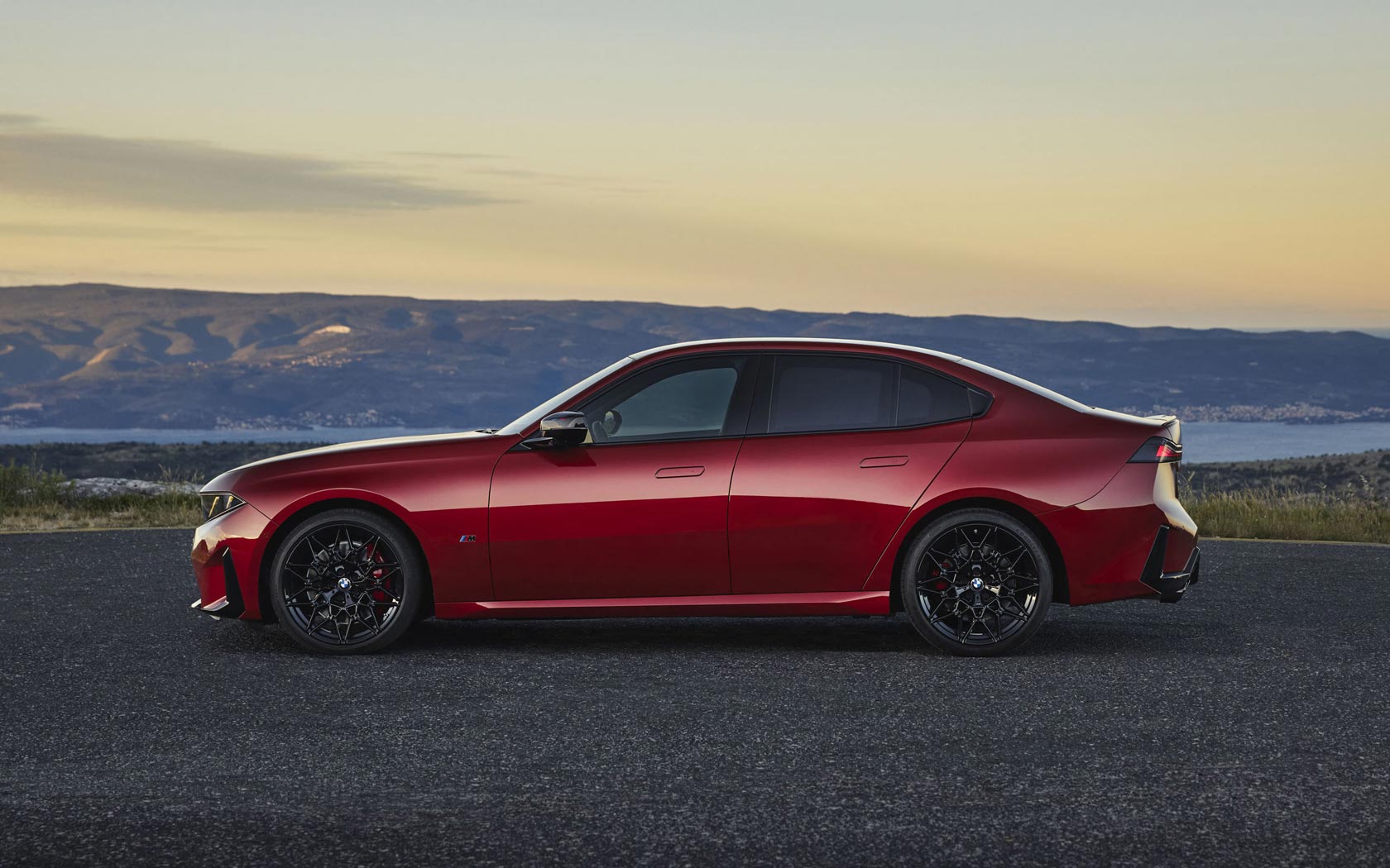 ���� BMW M350 